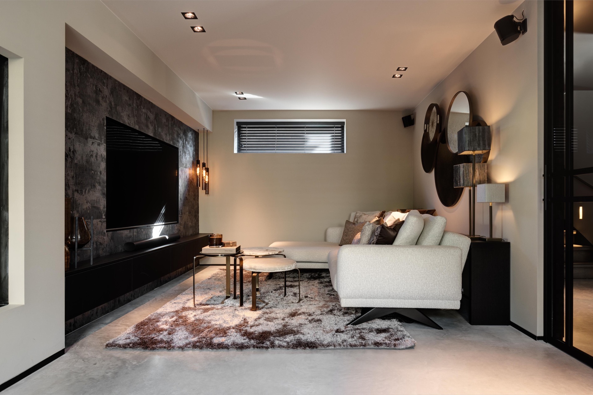 design casa di lusso: soggiorno con parete decorativa e decorazioni finestre, Luxe, Design, Exclusief, Modern, Maatwerk, Bijzondere, Mooie