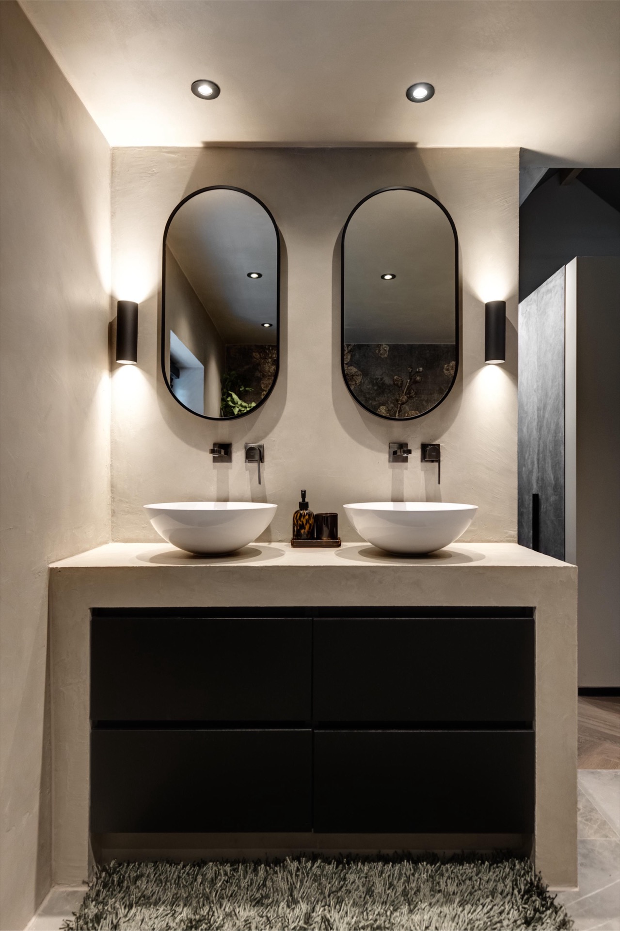 design casa di lusso: interno con illuminazione a soffitto e armadi sul soffitto in legno, Luxe, Design, Exclusief, Modern, Maatwerk, Bijzondere, Mooie