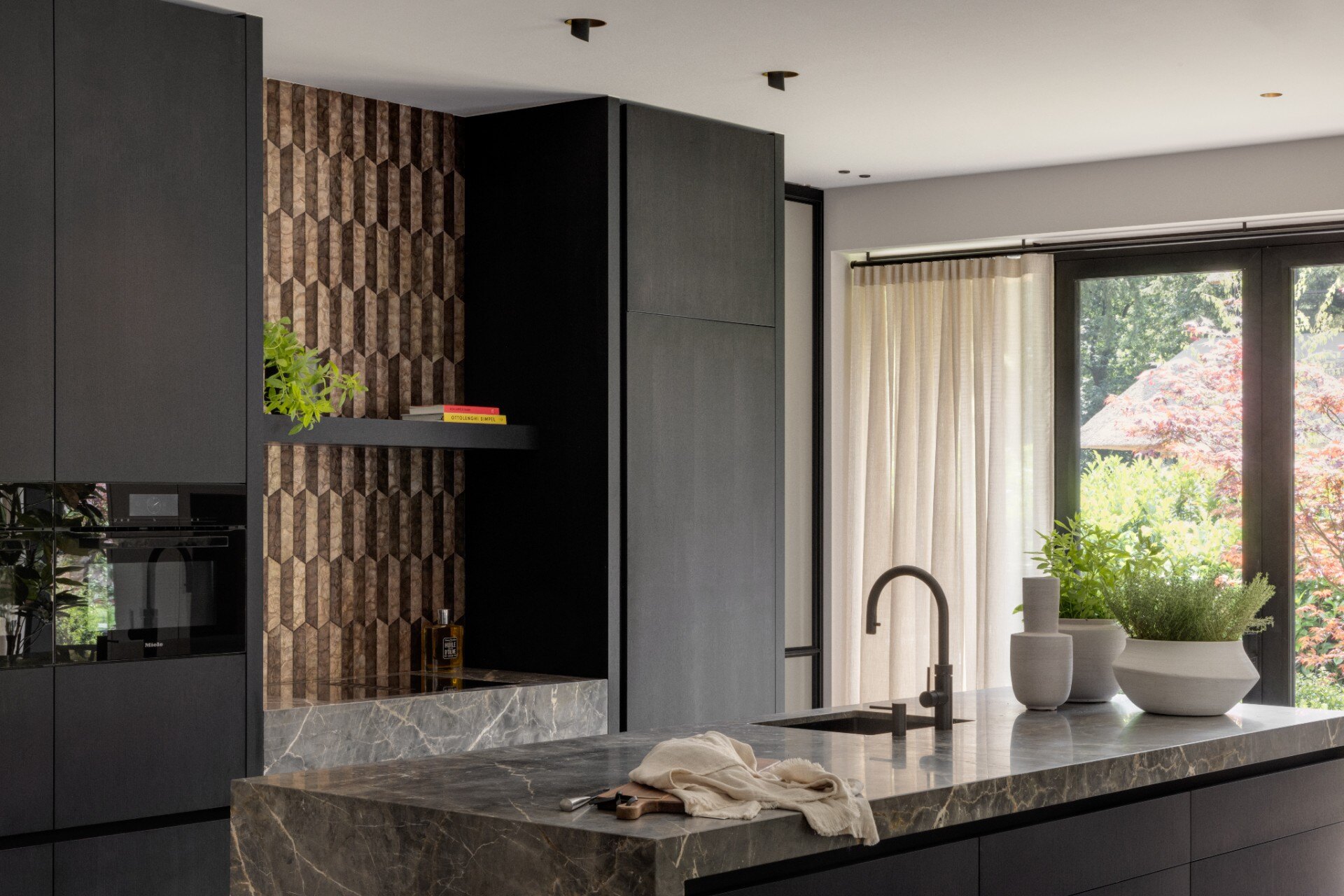 caratteristiche ecosostenibili: cucina moderna con isola in marmo e finitura elegante., Luxury, Design, Exclusive, Modern, Custom Made, Special, Beautiful