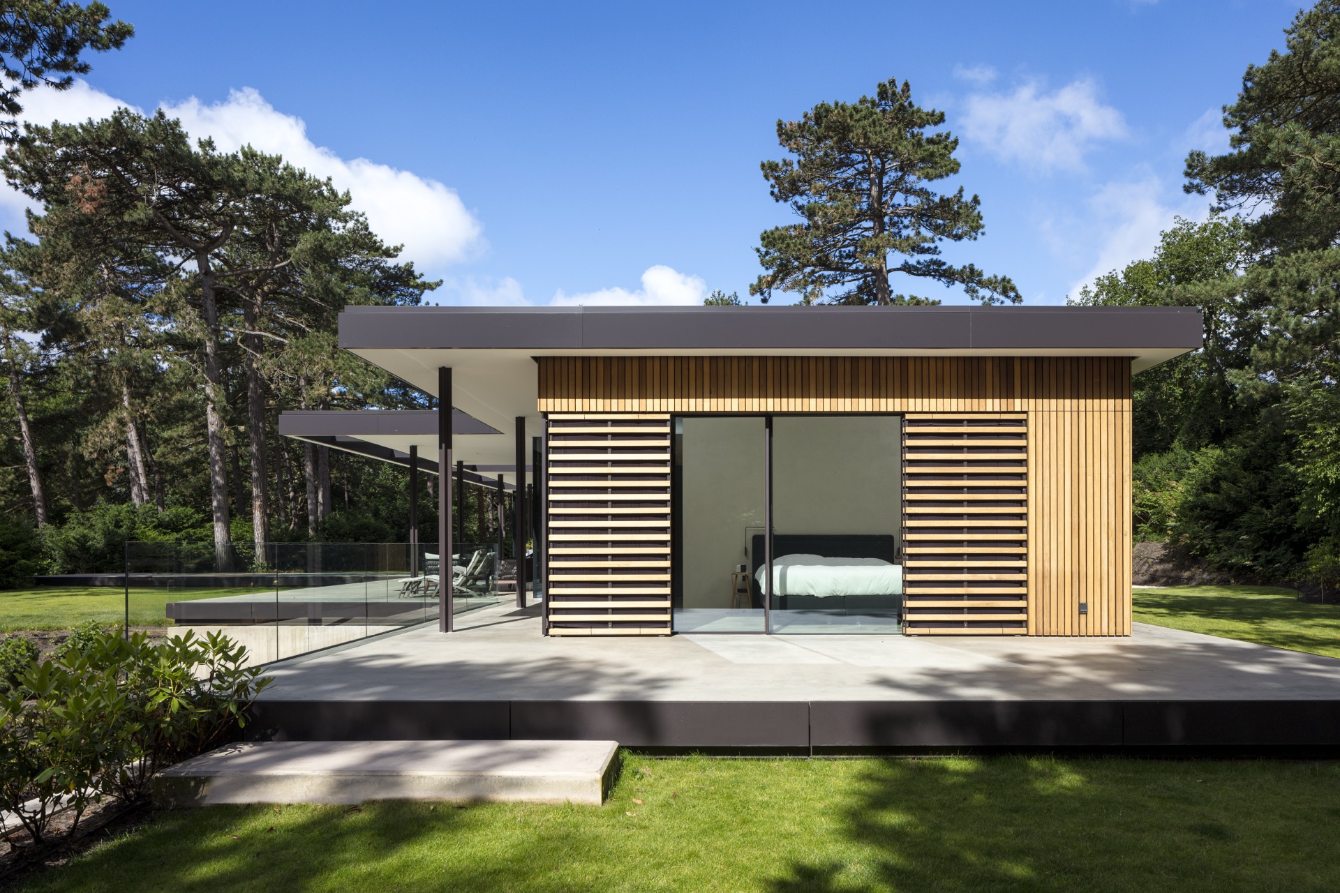 casa moderna vetro: casa con balcone e terrazza in contesto naturale, Luxury, Design, Exclusive, Modern, Custom Made, Special, Beautiful