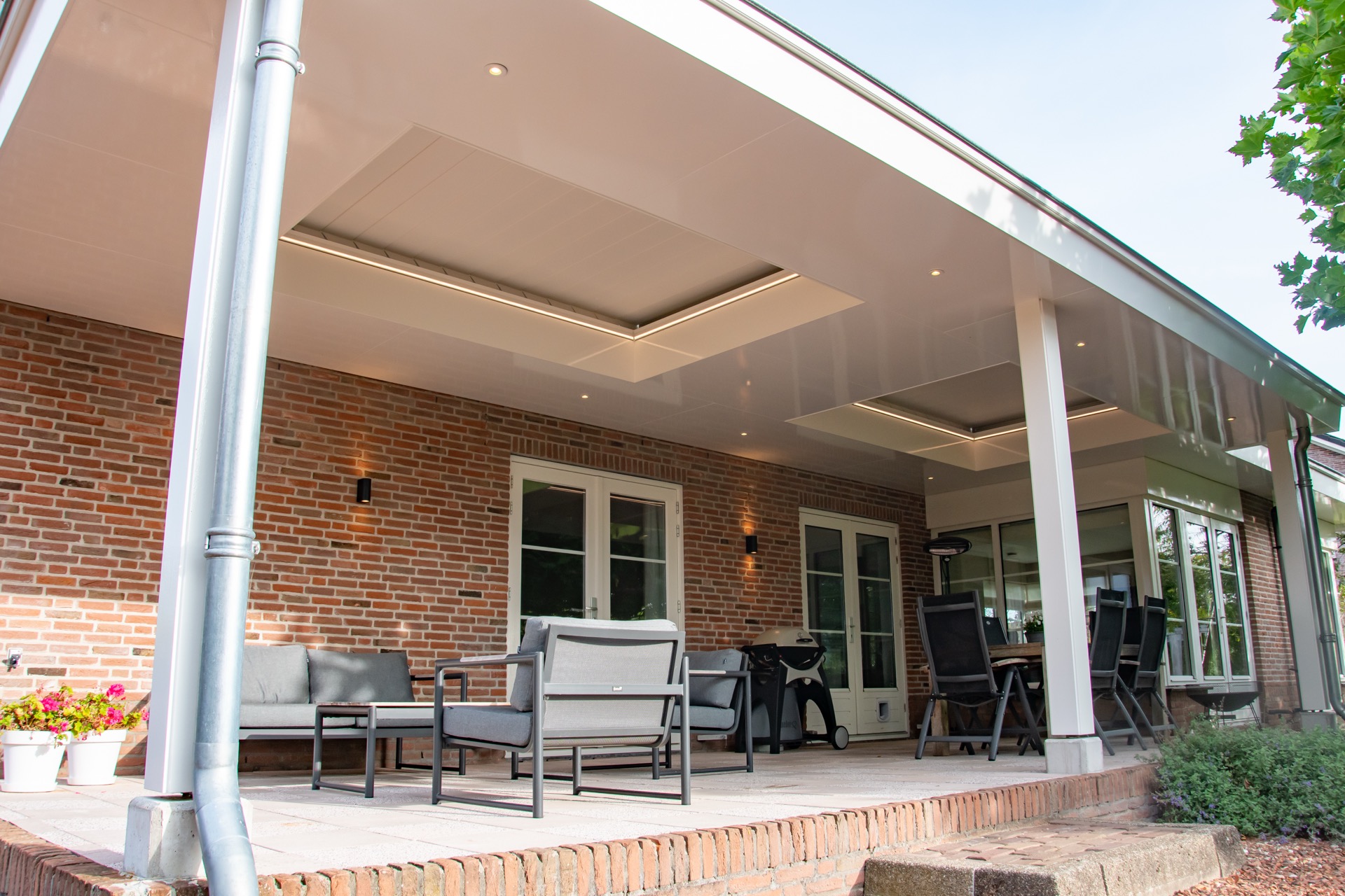 sistemi lamellari veranda: terrazza con mobili moderni e sistemi di lamelle sotto una copertura., Luxury, Design, Exclusive, Modern, Custom Made, Special, Beautiful