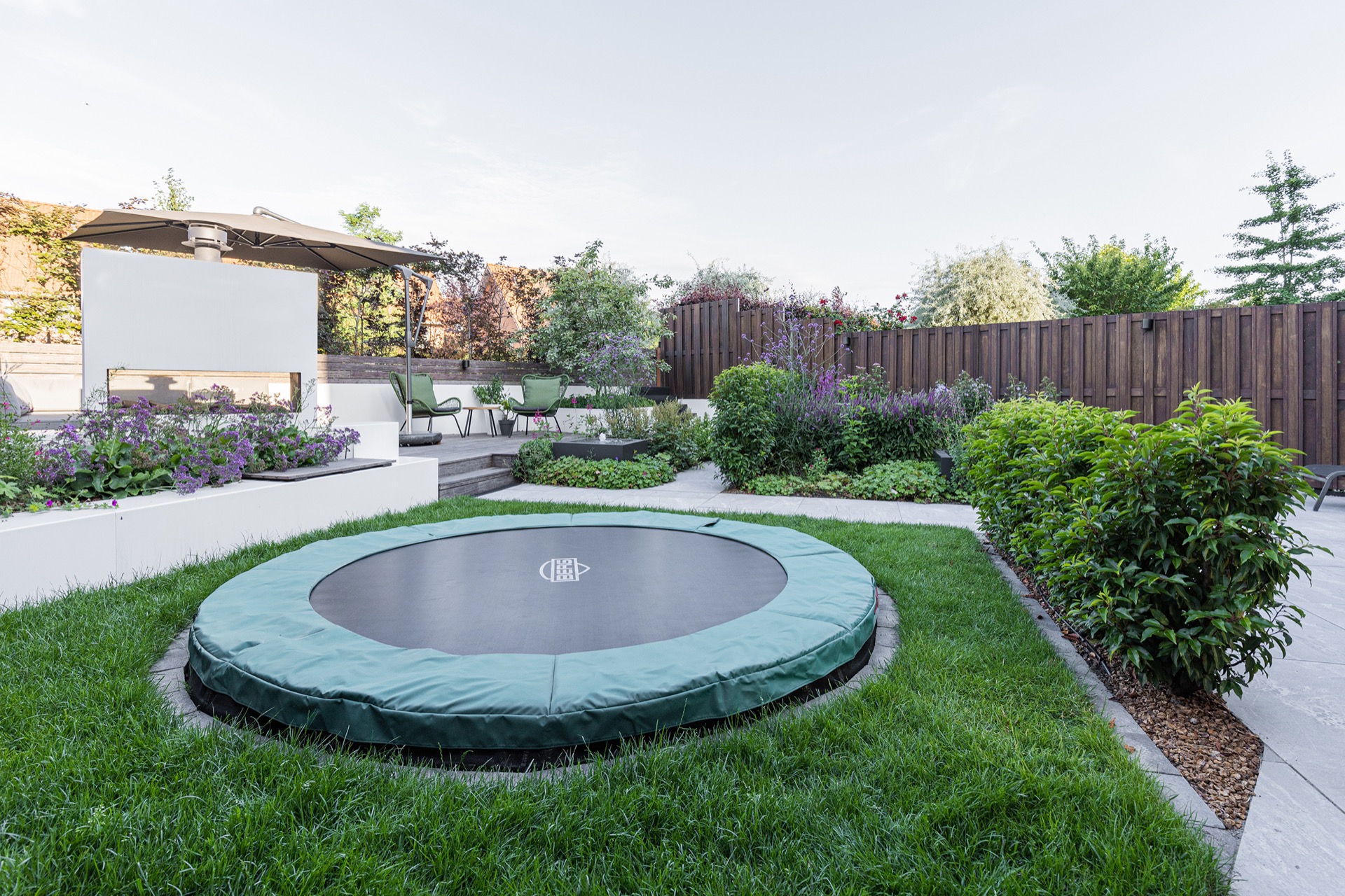 idee giardino moderne: zona giochi e relax con trampolino nel giardino, Luxury, Design, Exclusive, Modern, Custom Made, Special, Beautiful