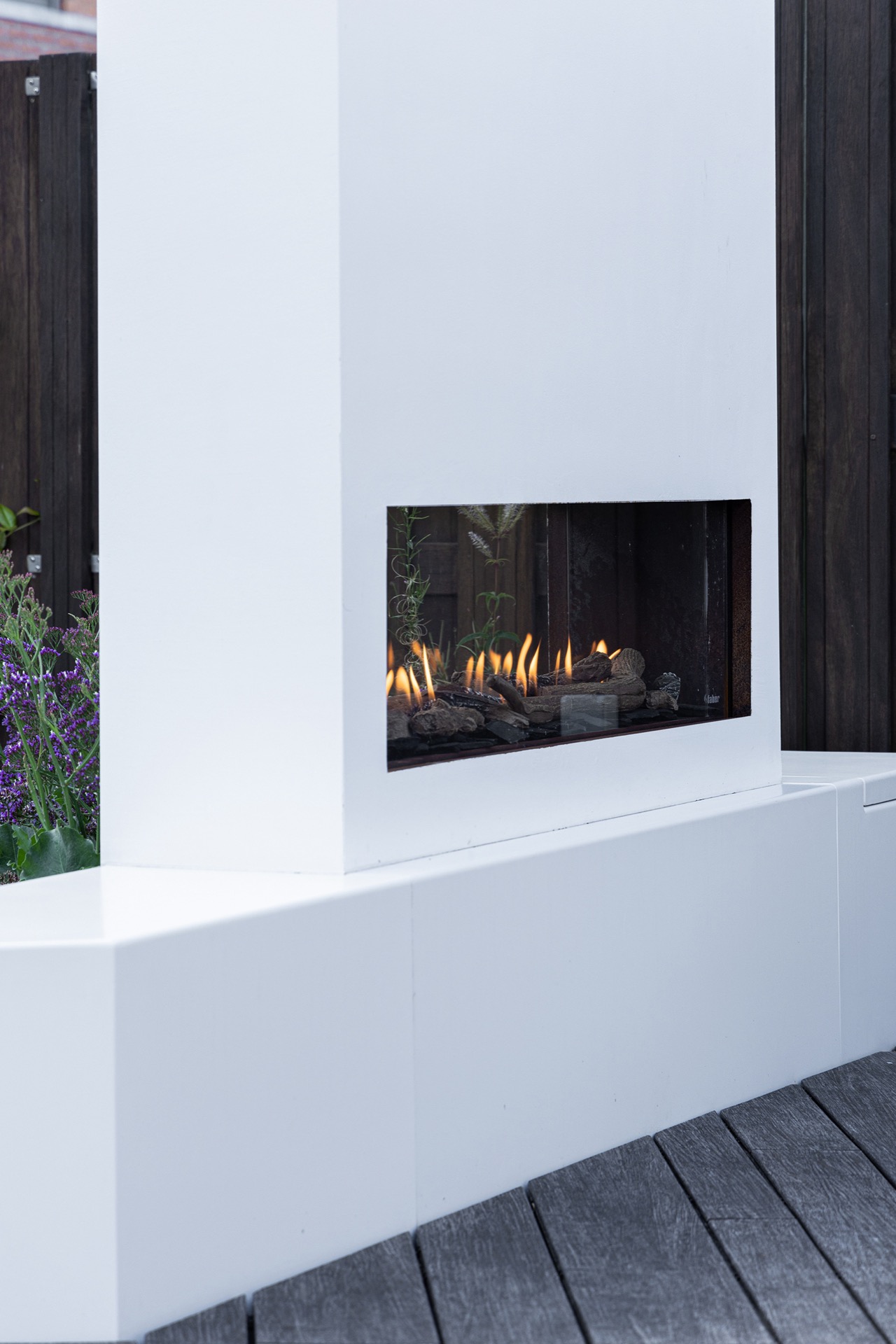 idee giardino moderne: terrazza sopraelevata in legno, circondata da fiori e piante., Luxury, Design, Exclusive, Modern, Custom Made, Special, Beautiful