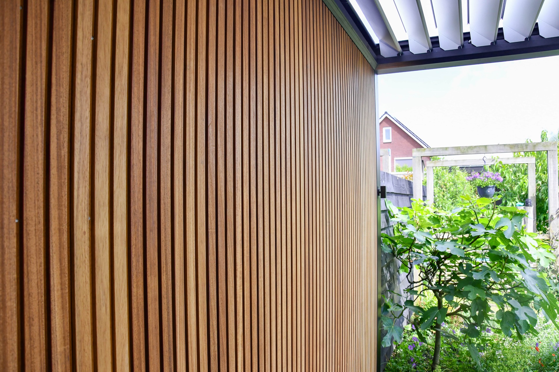 spazio esterno coperto: dettaglio di listelli in legno e piante, Luxury, Design, Exclusive, Modern, Custom Made, Special, Beautiful