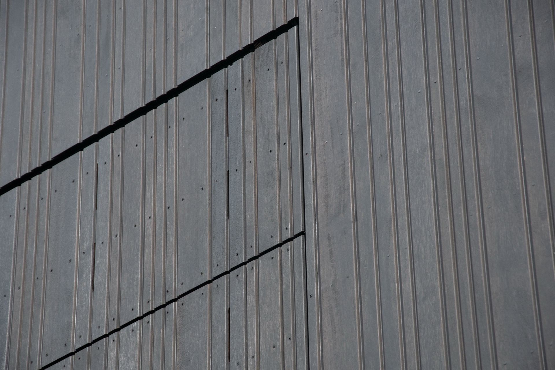 rivestimento facciata: dettaglio delle pannellature in legno con linee verticali, Luxury, Design, Exclusive, Modern, Custom Made, Special, Beautiful