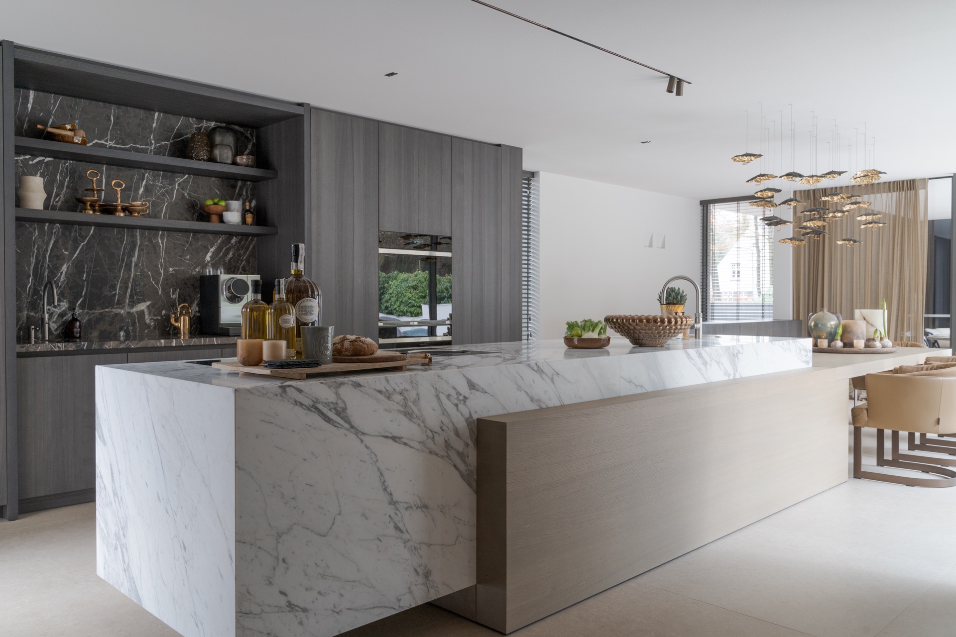 interno moderno: sala da pranzo con divano in tessuto beige, decorazioni naturali, Luxury, Design, Exclusive, Modern, Custom Made, Special, Beautiful