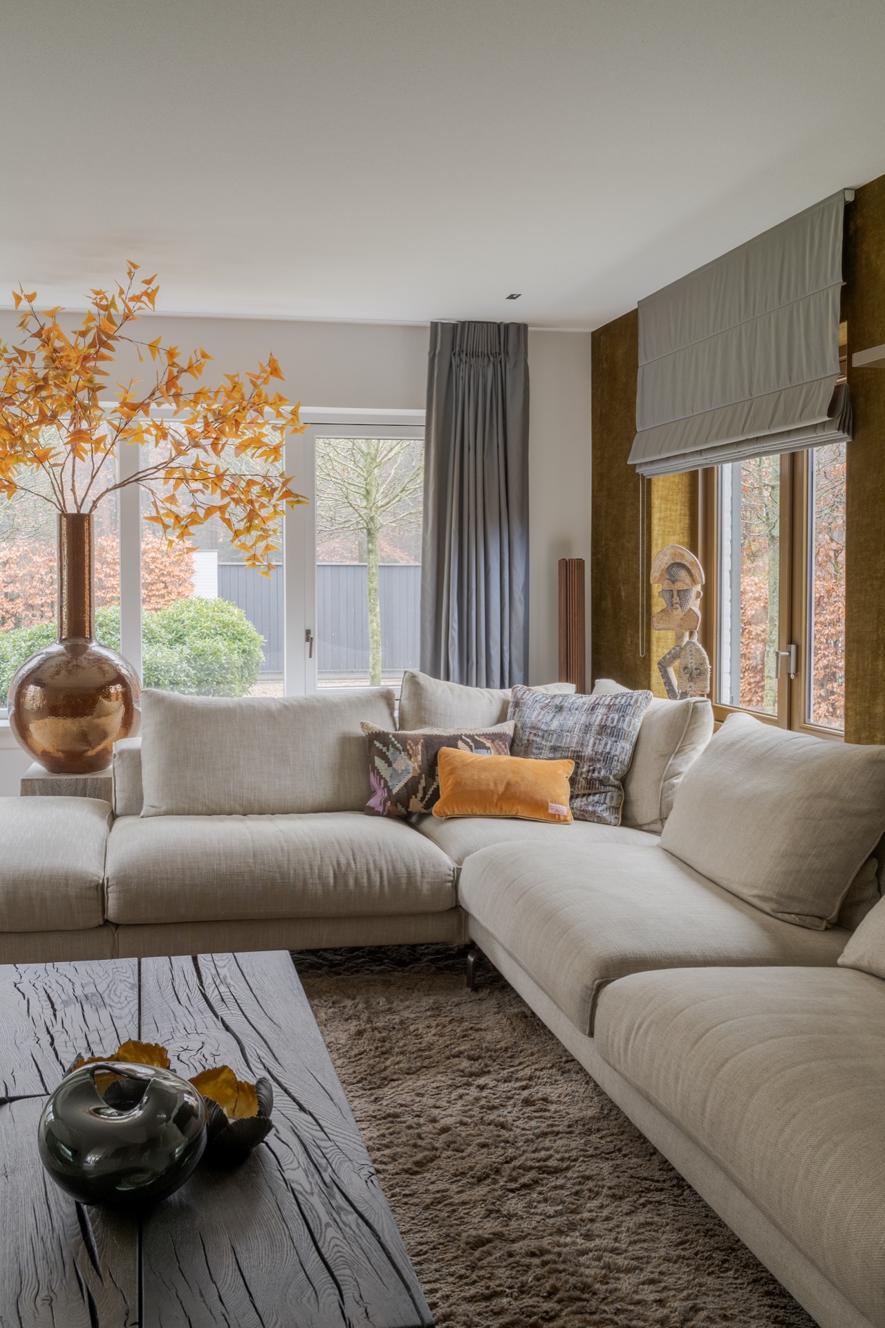 interno moderno: sala soggiorno con grandi finestre, tende leggere e decorazioni, Luxury, Design, Exclusive, Modern, Custom Made, Special, Beautiful