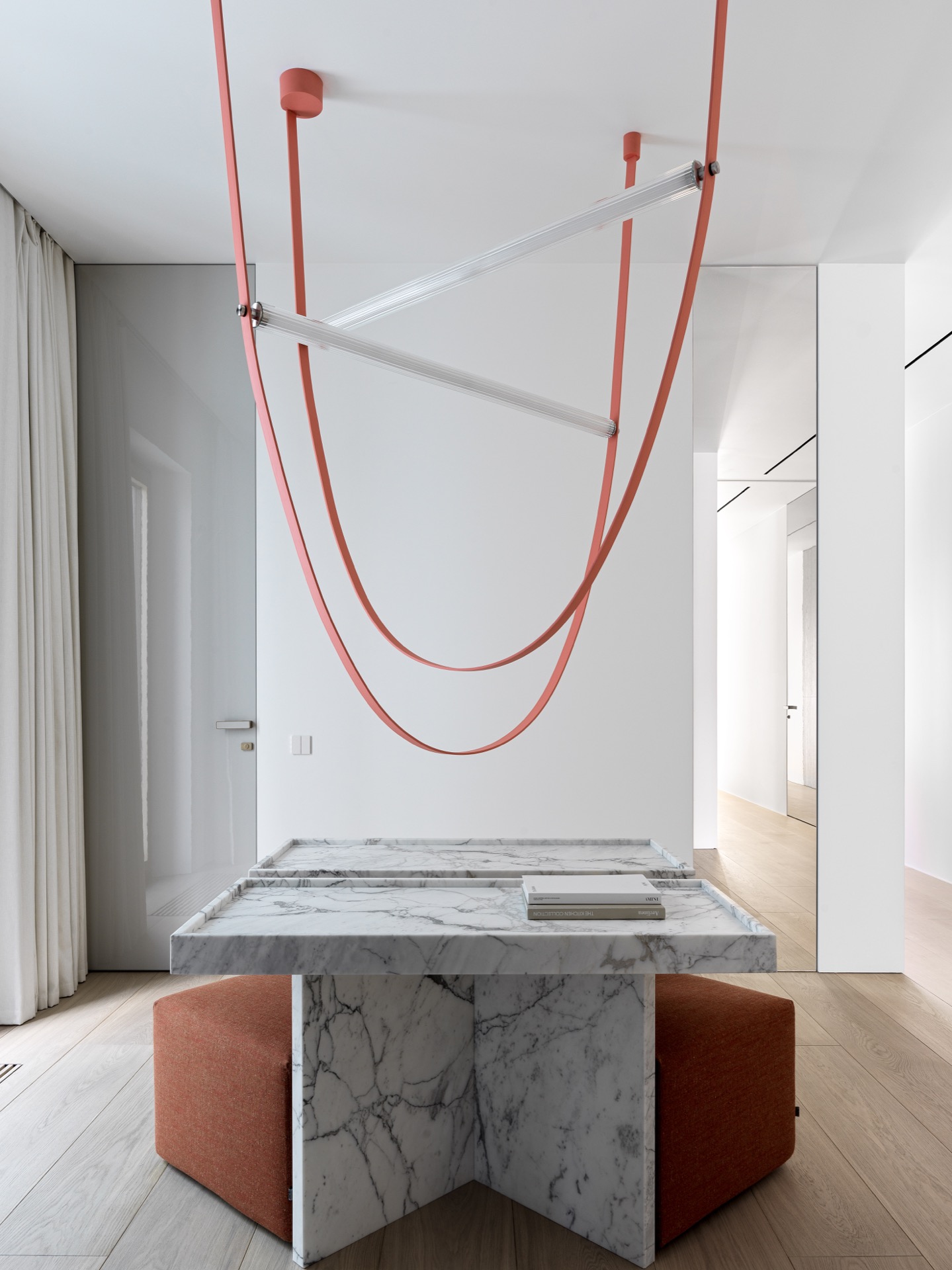 design d'interni moderni: tavolo e sedie in marmo in interni moderni, Luxury, Design, Exclusive, Modern, Custom Made, Special, Beautiful