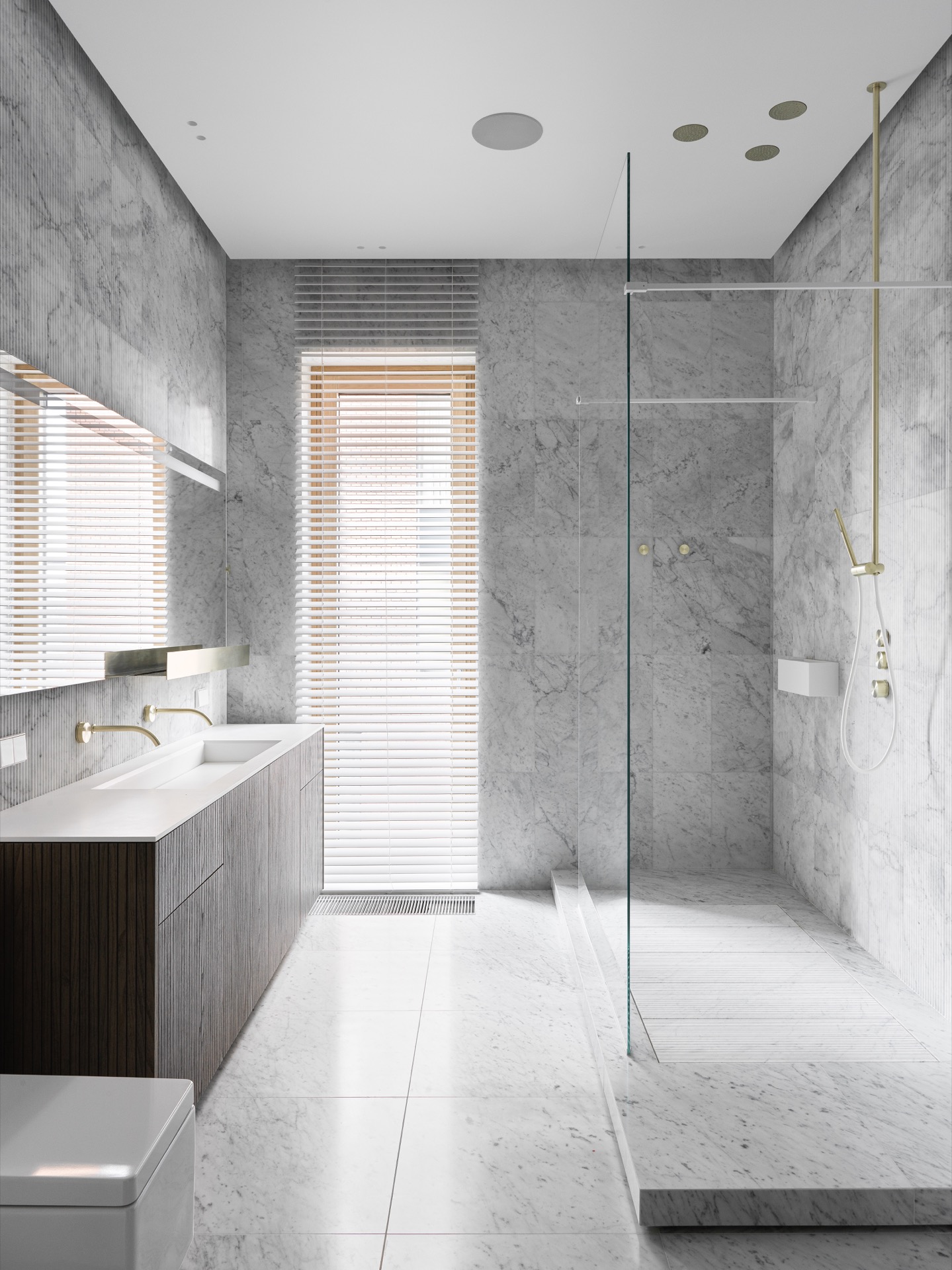 design d'interni moderni: bagno con marmo e dettagli in legno, doccia in vetro, Luxury, Design, Exclusive, Modern, Custom Made, Special, Beautiful