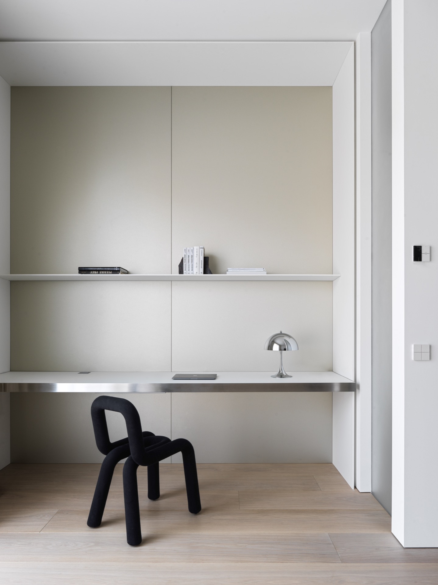 design d'interni moderni: cucina moderna con finiture nero e bianco e dettagli dorati, Luxury, Design, Exclusive, Modern, Custom Made, Special, Beautiful