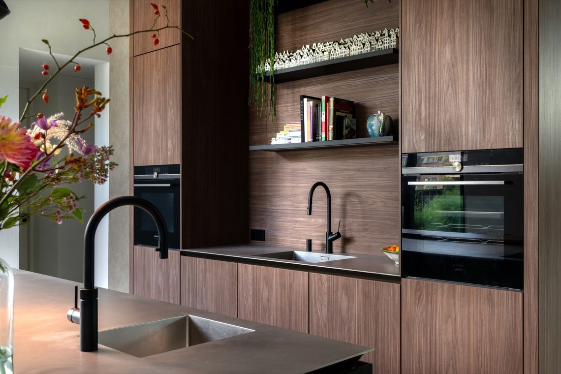 De bijzondere uitstraling van een houten keuken