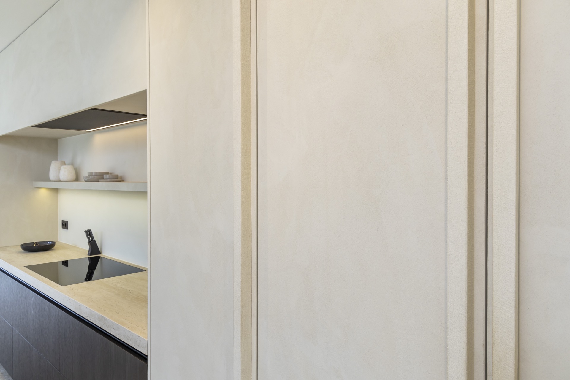 dettagli cucina moderna: cucina moderna con piano cottura in vetro nero e piano in legno, Luxury, Design, Exclusive, Modern, Custom Made, Special, Beautiful
