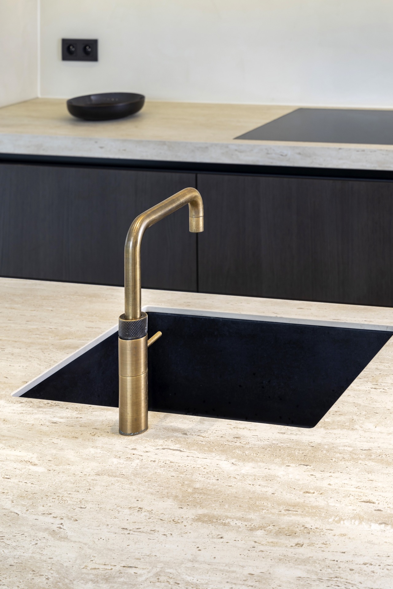 dettagli cucina moderna: cucina con rubinetto dorato e lavello nero, Luxury, Design, Exclusive, Modern, Custom Made, Special, Beautiful