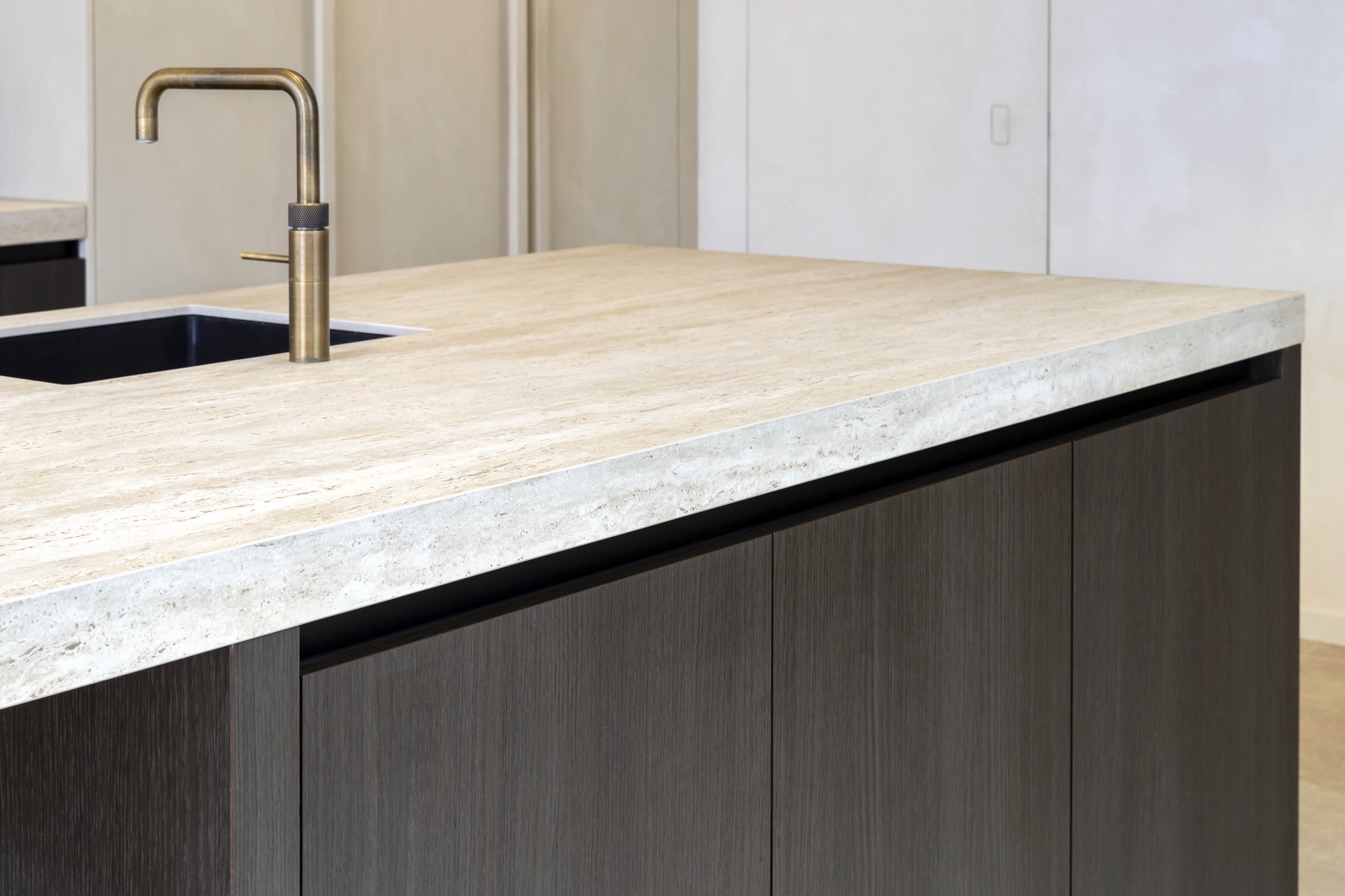 dettagli cucina moderna: camera da letto bianca con grande armadio a muro e pavimento in legno, Luxury, Design, Exclusive, Modern, Custom Made, Special, Beautiful