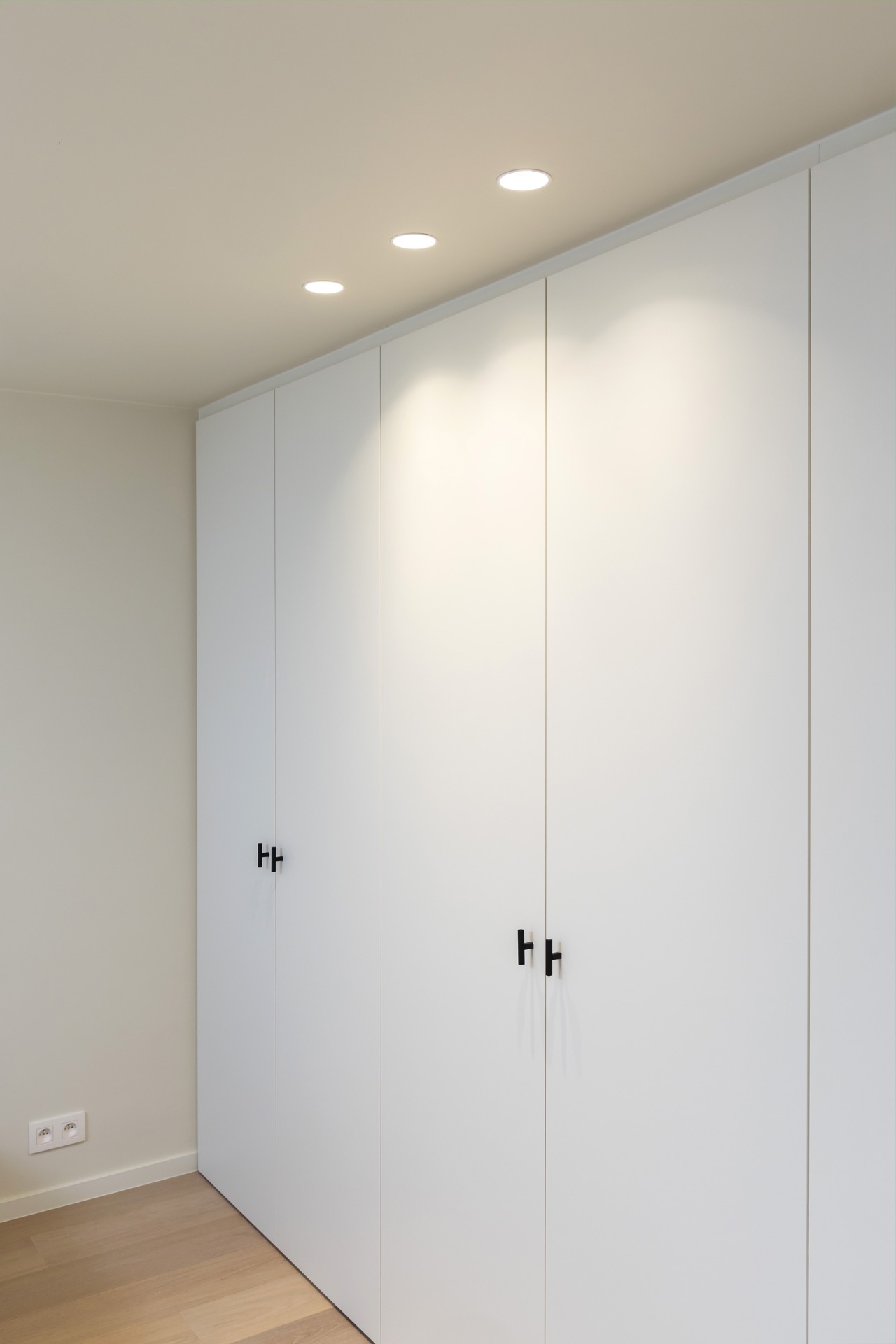 dettagli cucina moderna: armadio interno con ante bianche e maniglie nere, stile moderno, Luxury, Design, Exclusive, Modern, Custom Made, Special, Beautiful