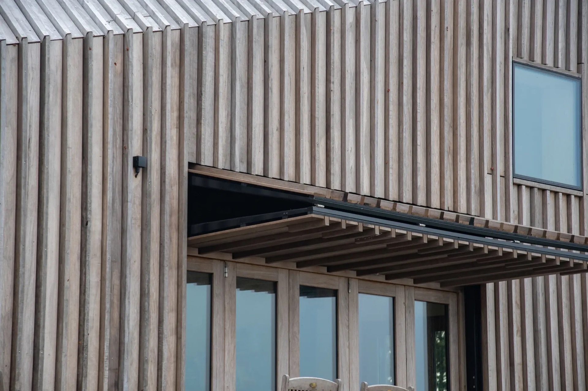 rivestimento in legno per pareti: facciata in legno con tettoia e rivestimento verticale, Luxury, Design, Exclusive, Modern, Custom Made, Special, Beautiful