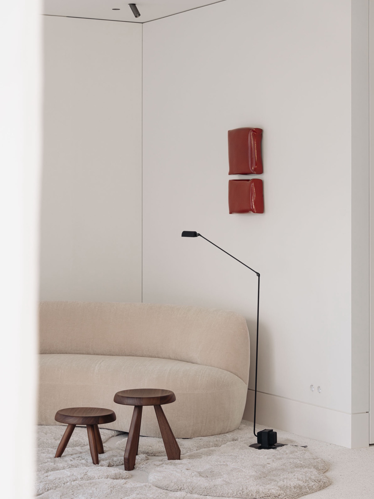 design d'interni moderno: soggiorno con lampada moderna e decorazione semplice in colori chiari, Luxury, Design, Exclusive, Modern, Custom Made, Special, Beautiful