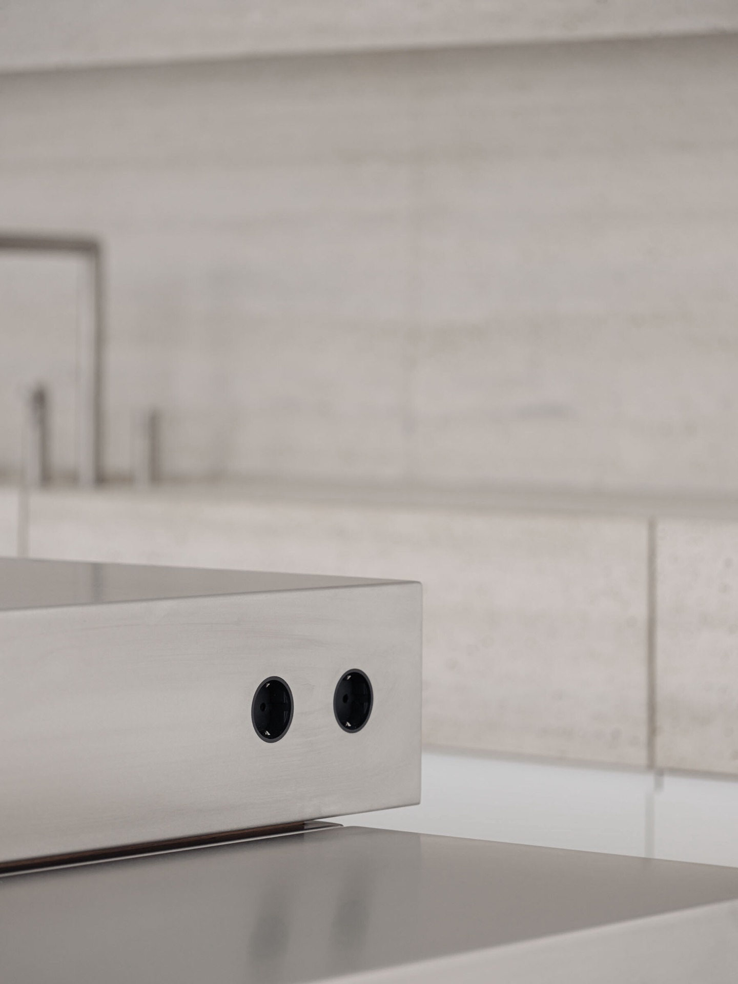 design d'interni moderno: primo piano di una presa moderna in alluminio in una cucina, Luxury, Design, Exclusive, Modern, Custom Made, Special, Beautiful