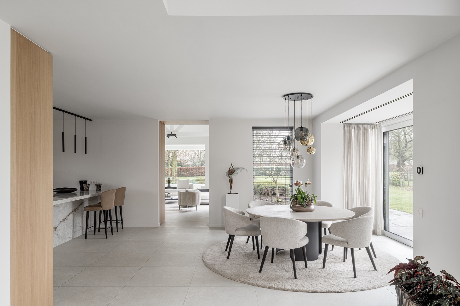 ristrutturazione casa: soggiorno moderno con grandi finestre, rivestimenti e vista, Luxury, Design, Exclusive, Modern, Custom Made, Special, Beautiful