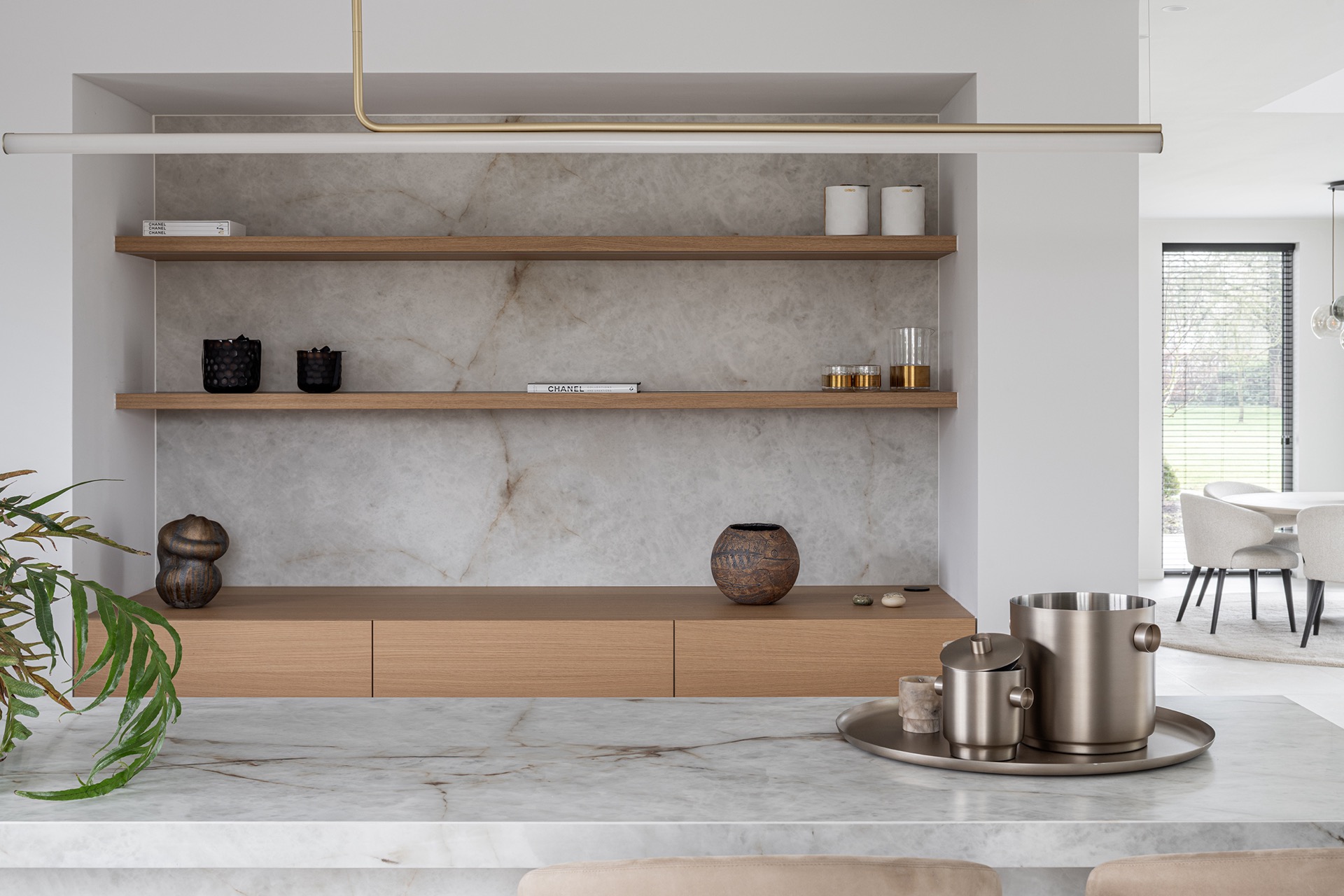 ristrutturazione casa: cucina aperta con piante e decorazioni, marmo e legno, Luxury, Design, Exclusive, Modern, Custom Made, Special, Beautiful