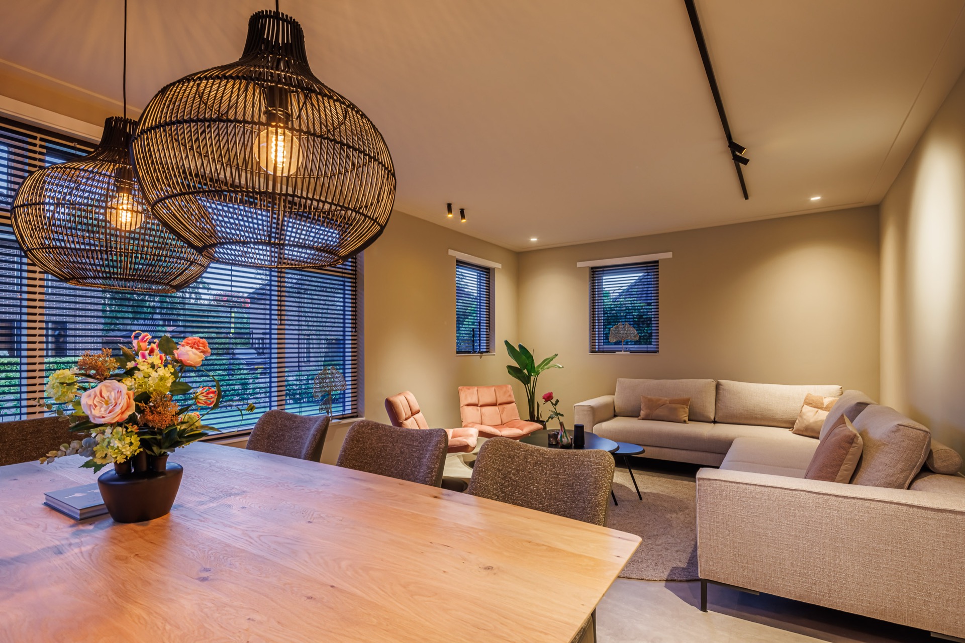 illuminazione interna: illuminazione moderna a pavimento e soffitto nel soggiorno, Luxury, Design, Exclusive, Modern, Custom Made, Special, Beautiful