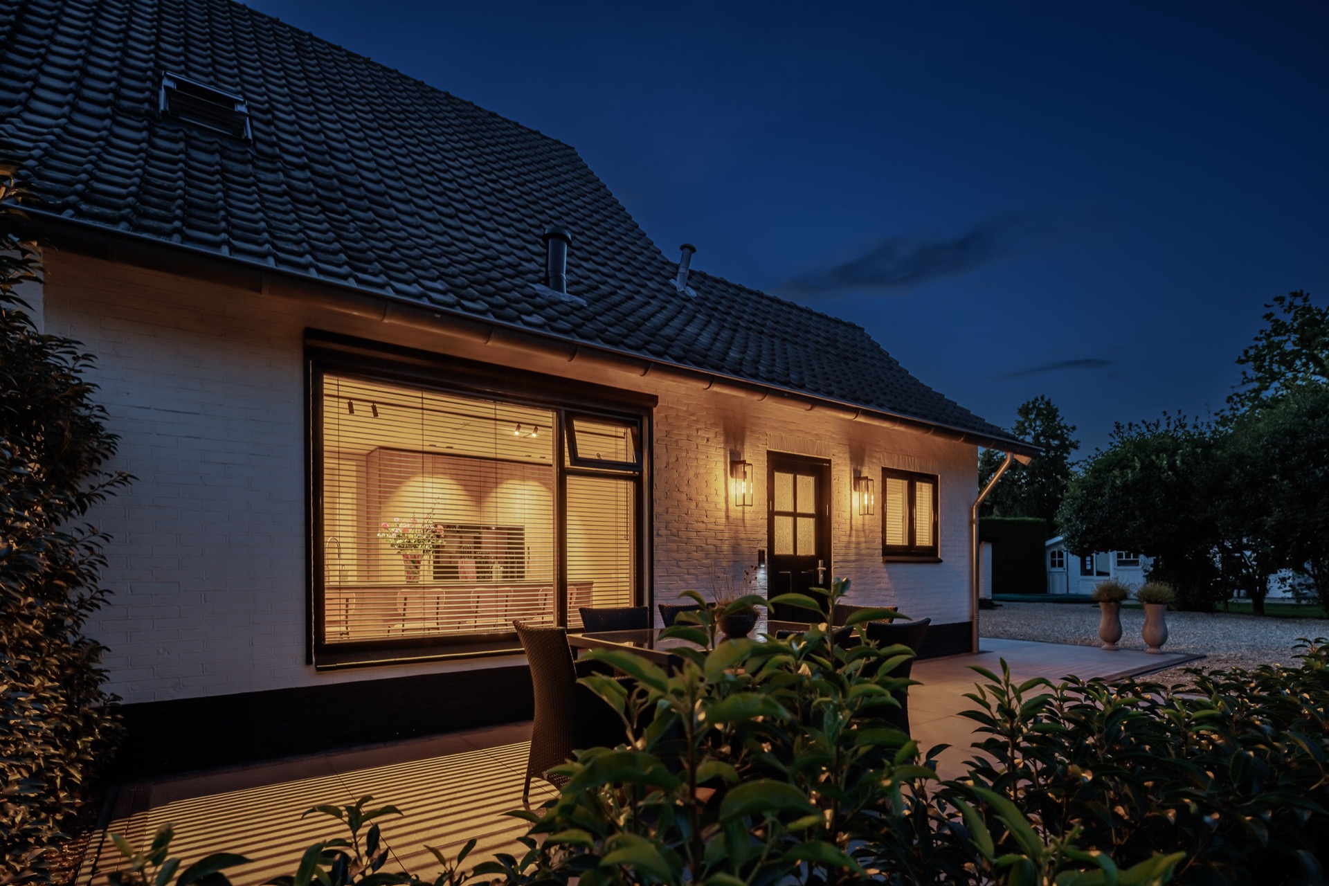 illuminazione interna: soggiorno accogliente con grande finestra e divano comodo, Luxury, Design, Exclusive, Modern, Custom Made, Special, Beautiful