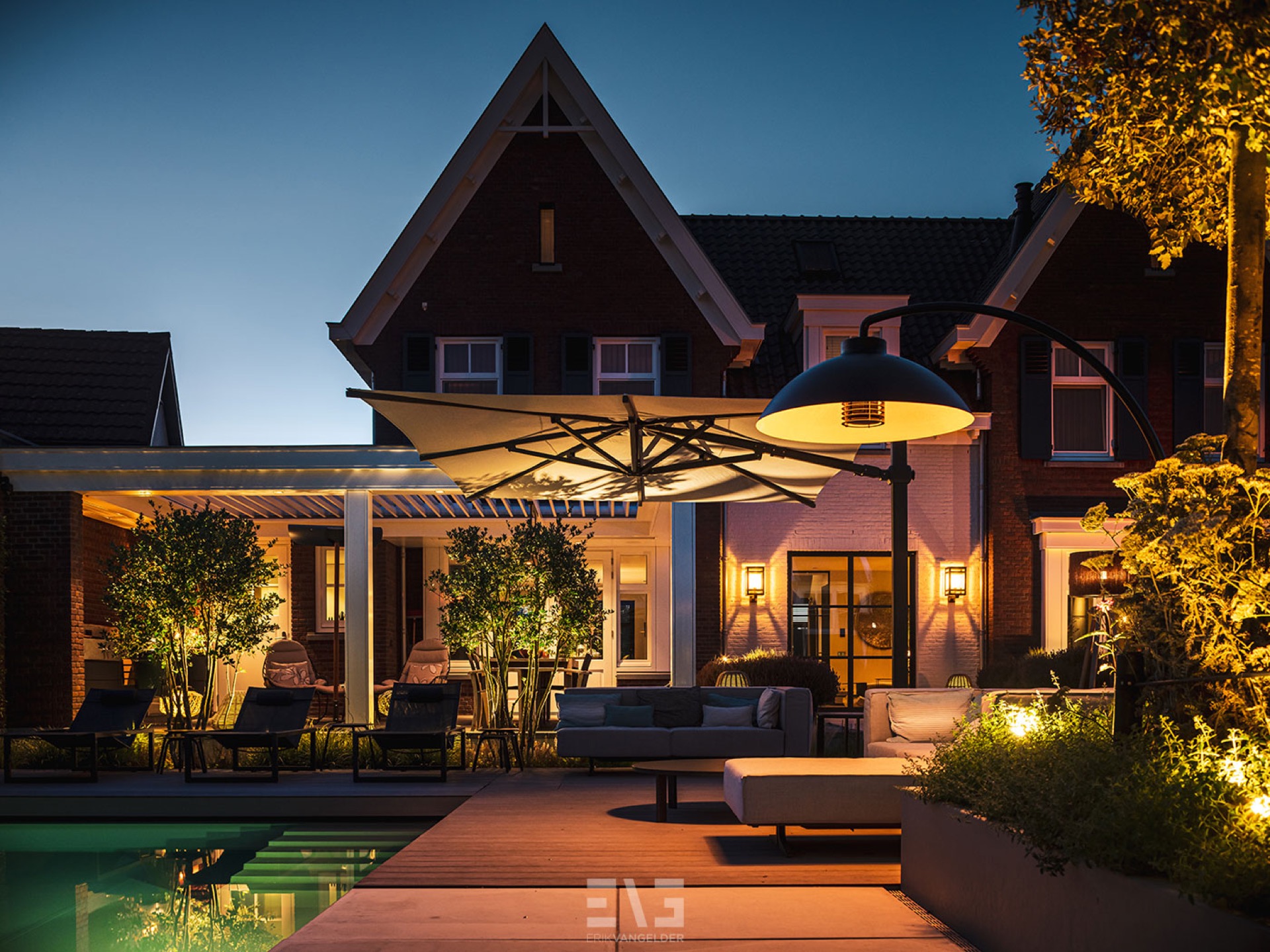 copertura giardino moderna: giardino serale con sedie comode, illuminazione e atmosfera accogliente., Luxury, Design, Exclusive, Modern, Custom Made, Special, Beautiful