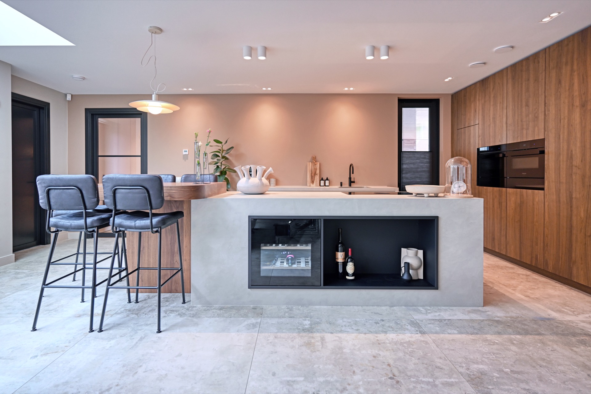 interni eleganti casa moderna: vasi decorativi e dettagli in legno in cucina, Luxury, Design, Exclusive, Modern, Custom Made, Special, Beautiful
