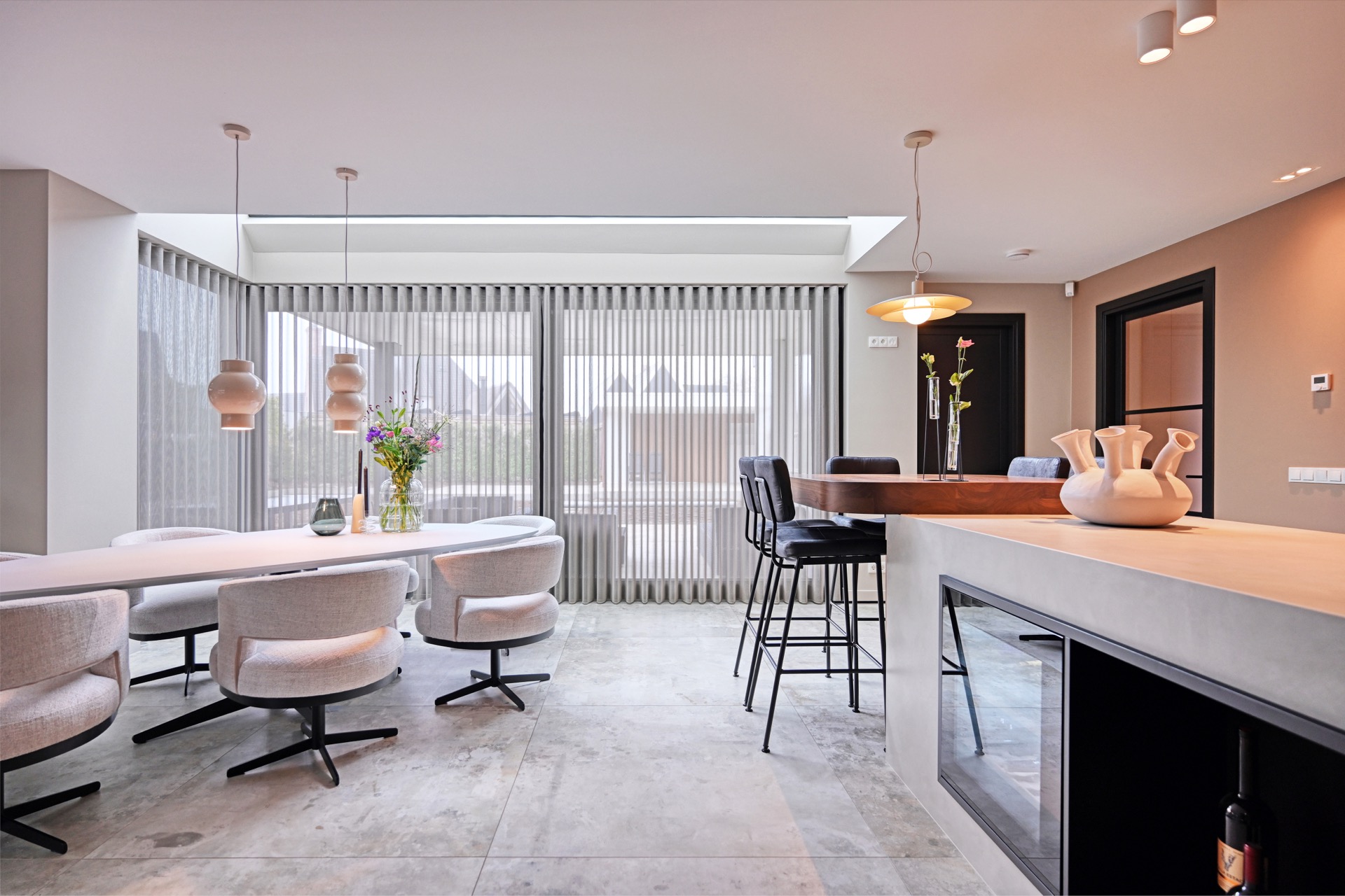 interni eleganti casa moderna: zona salotto e piano di cucina con sgabelli, Luxury, Design, Exclusive, Modern, Custom Made, Special, Beautiful
