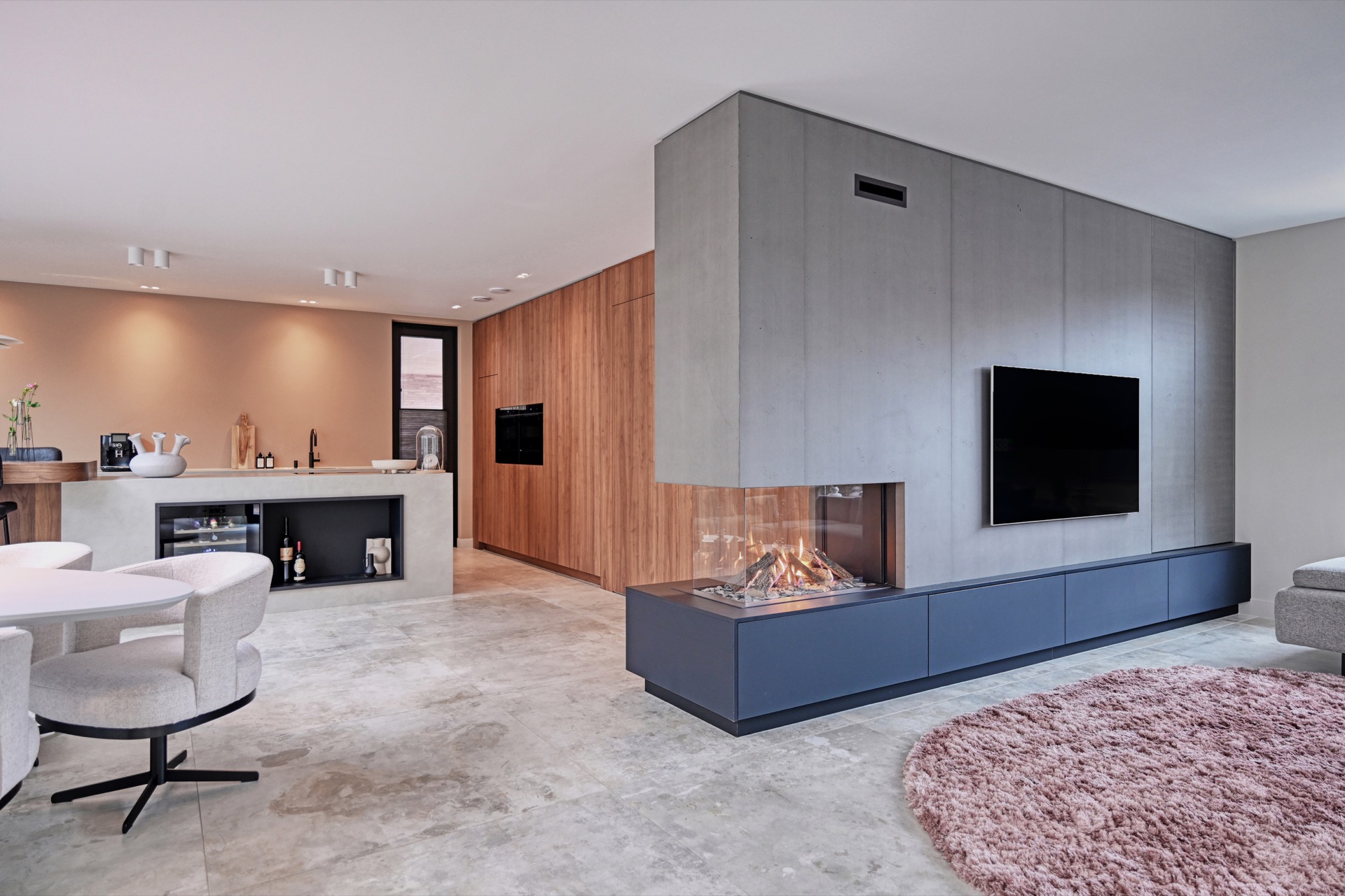 interni eleganti casa moderna: cucina moderna con parete in legno e pietra naturale., Luxury, Design, Exclusive, Modern, Custom Made, Special, Beautiful
