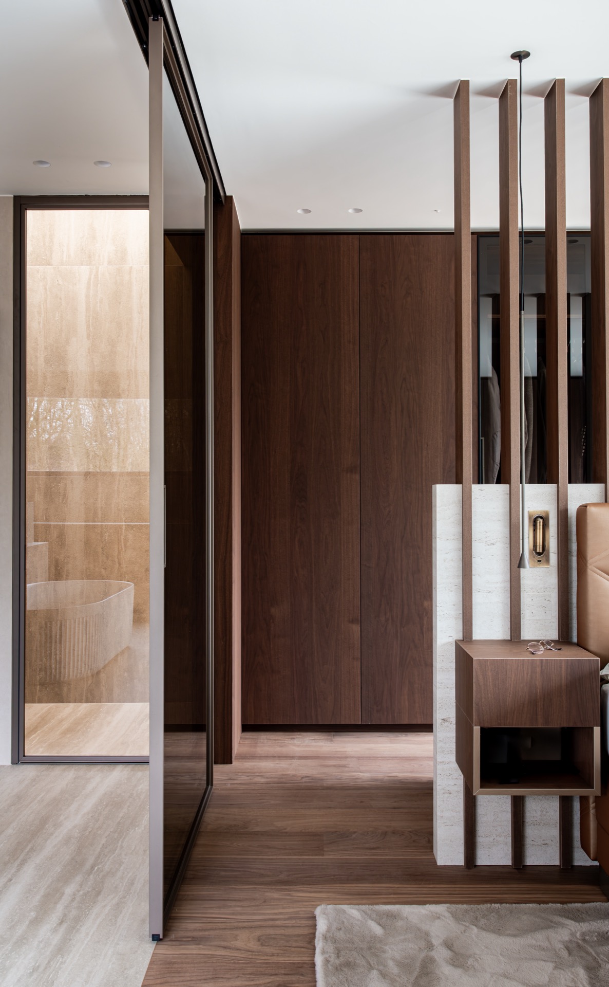 esempio progetto ristrutturazione casa: camera da letto minimalista con grandi finestre e colori rilassanti, Luxury, Design, Exclusive, Modern, Custom Made, Special, Beautiful