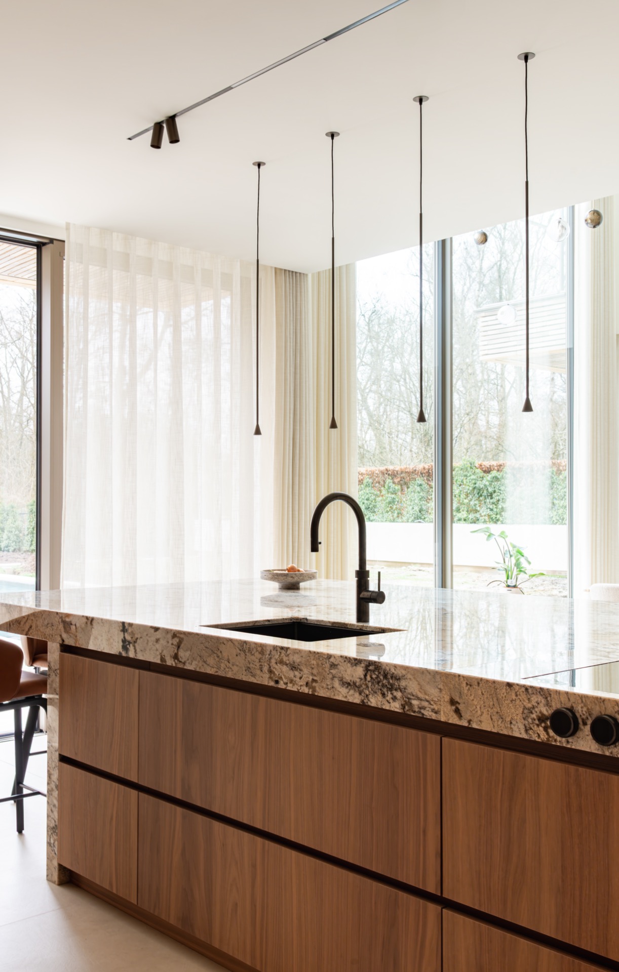 esempio progetto ristrutturazione casa: bagno di lusso con vasca bianca e mobile in legno, Luxury, Design, Exclusive, Modern, Custom Made, Special, Beautiful