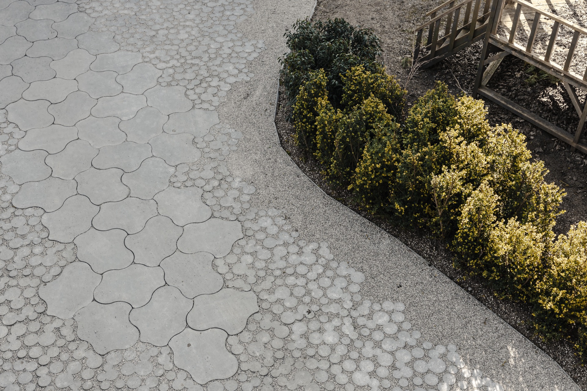 ingresso naturale: sentiero da giardino moderno con lastre di cemento rotonde, Luxury, Design, Exclusive, Modern, Custom Made, Special, Beautiful