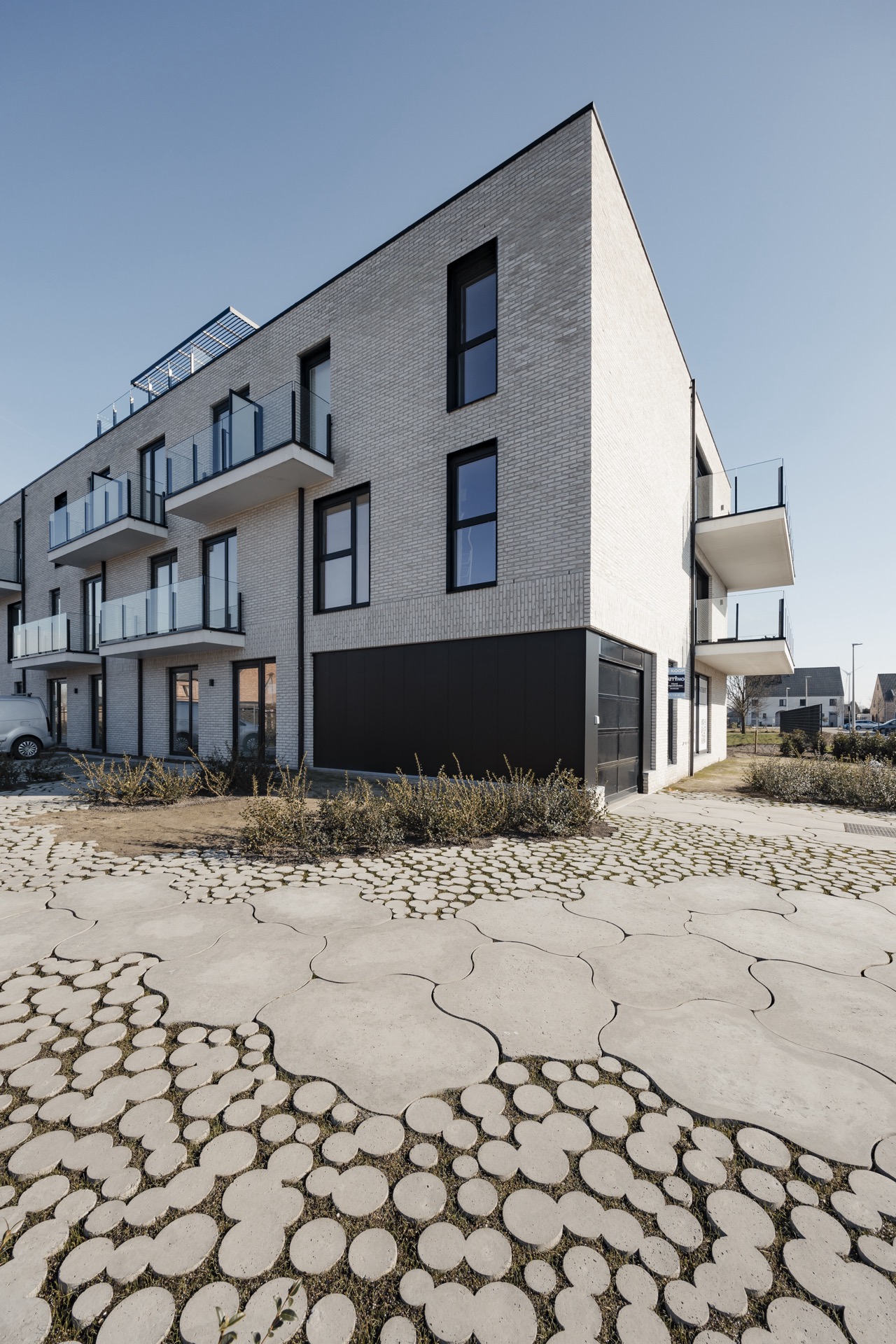 rivestimento in legno per pareti: facciata con balcone e grandi finestre, appartamento moderno, Luxury, Design, Exclusive, Modern, Custom Made, Special, Beautiful