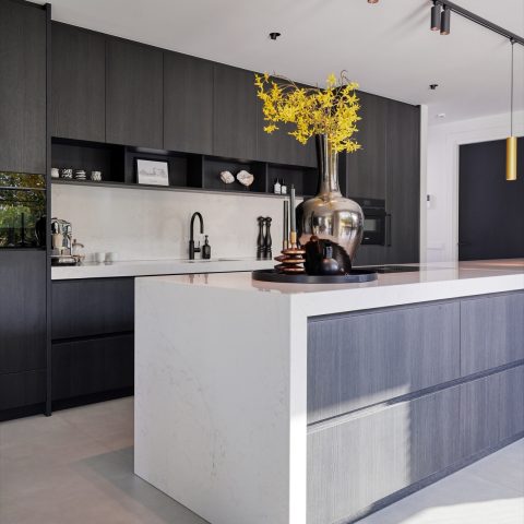 Rivestimento di facciate con legno e dettagli naturali