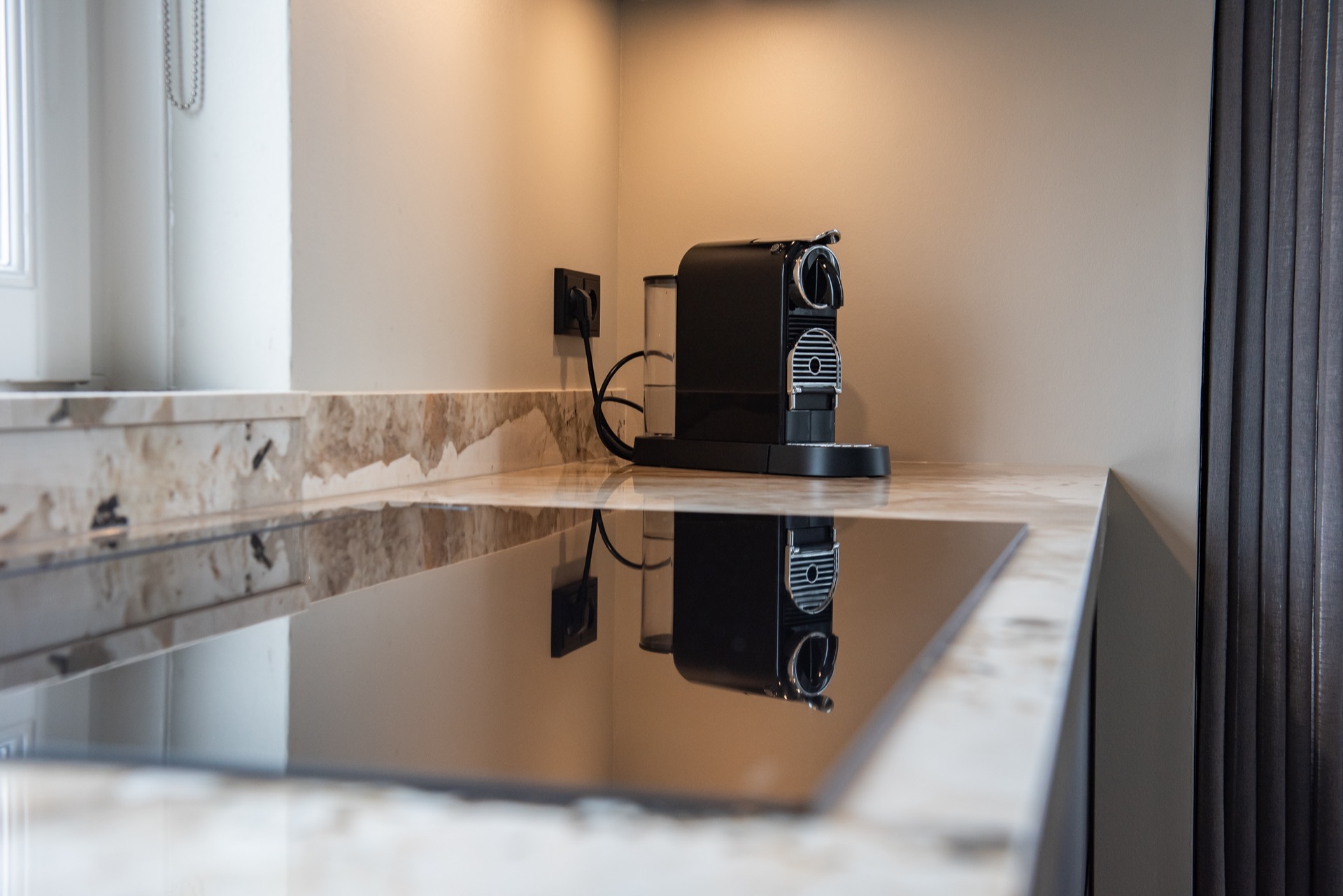 cucina moderna marmo: dettaglio del piano in marmo e armadio in cucina moderna, Luxury, Design, Exclusive, Modern, Custom Made, Special, Beautiful