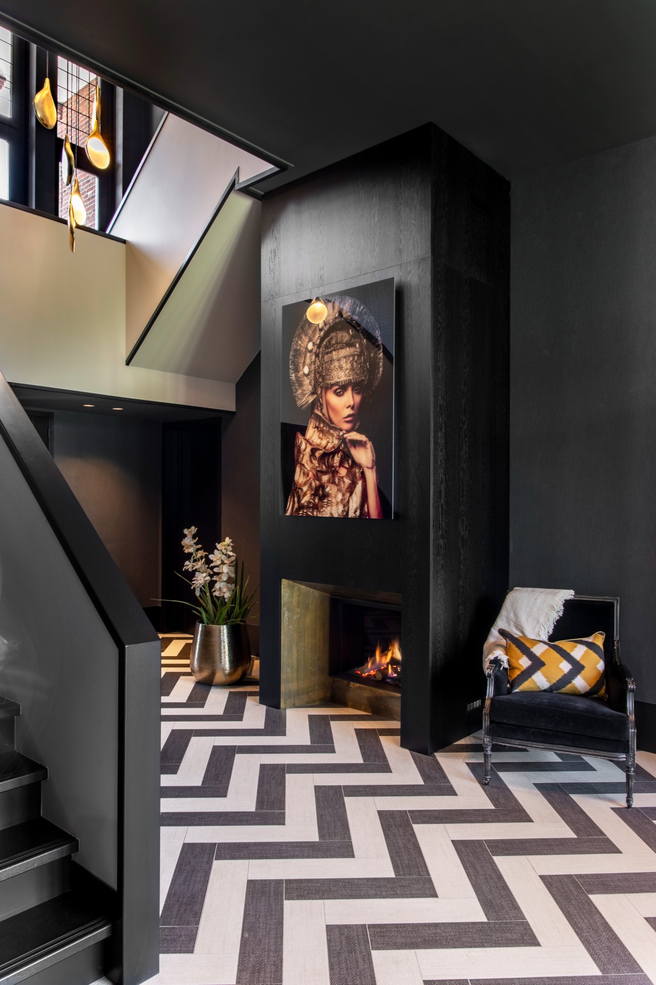 villa di lusso: camera da letto di lusso con grandi opere d'arte, arredi eleganti e atmosfera accogliente, Luxury, Design, Exclusive, Modern, Custom Made, Special, Beautiful