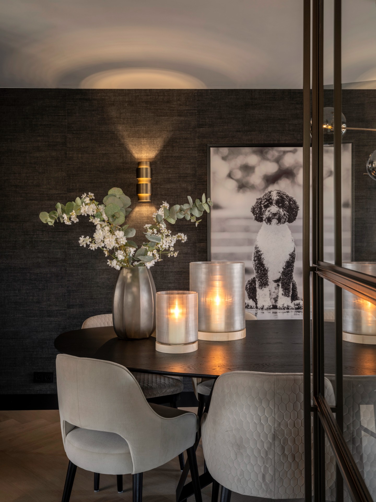 design di interni moderno: camera da letto con parete scura e arredamento moderno., Luxury, Design, Exclusive, Modern, Custom Made, Special, Beautiful