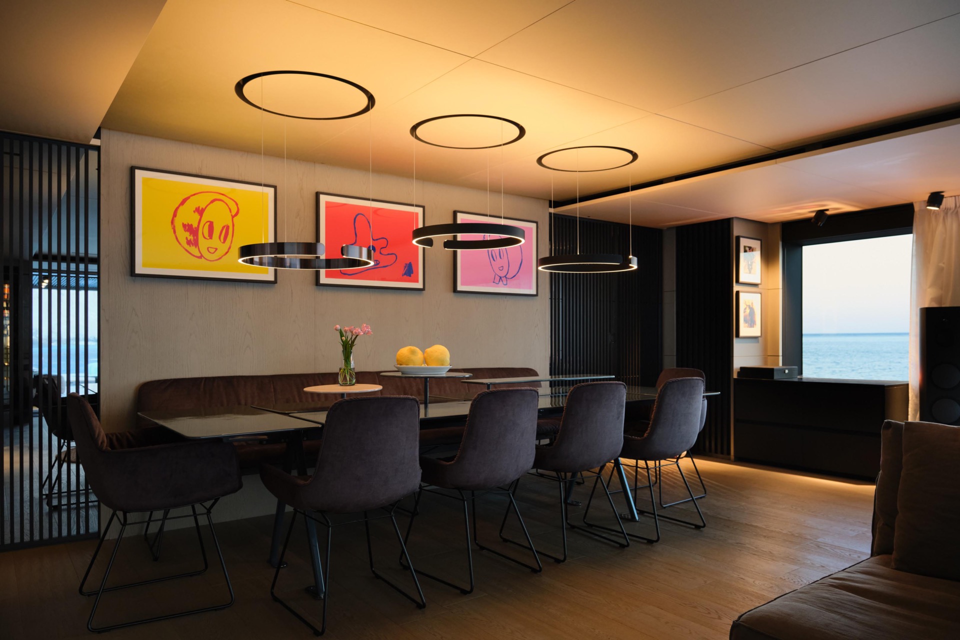 interni yacht di lusso: illuminazione moderna degli interni con vista mare su yacht di lusso, Luxury, Design, Exclusive, Modern, Custom Made, Special, Beautiful