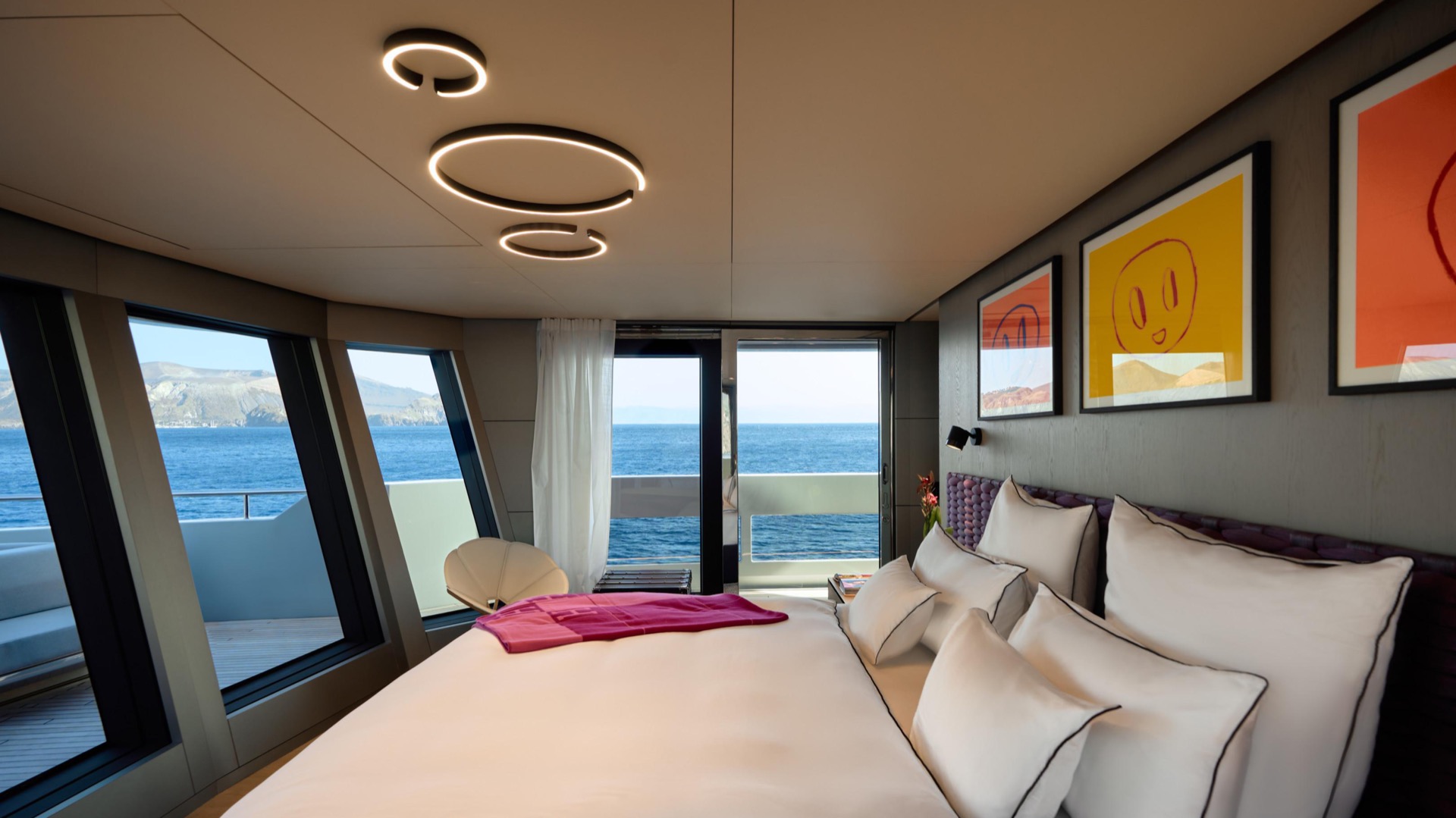 interni yacht di lusso: illuminazione a soffitto moderna e design interno su yacht, Luxury, Design, Exclusive, Modern, Custom Made, Special, Beautiful