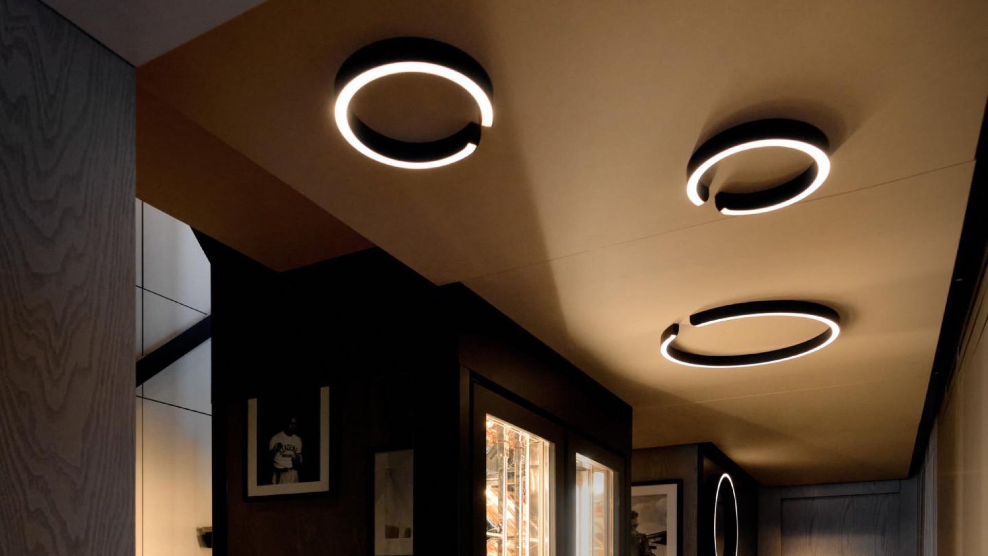 interni yacht di lusso: interni moderni con luci a soffitto rotonde e vista mare, Luxury, Design, Exclusive, Modern, Custom Made, Special, Beautiful