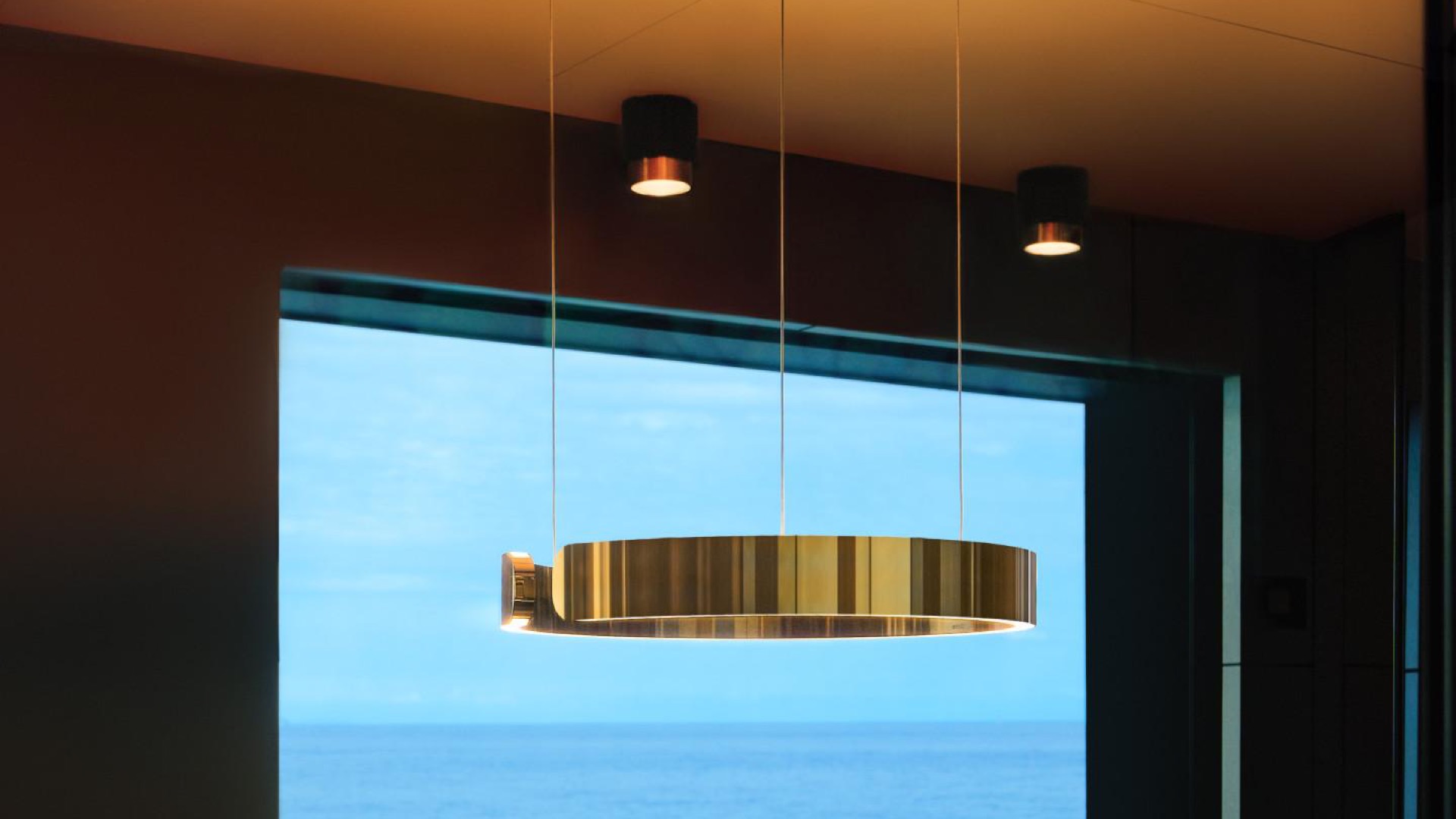 interni yacht di lusso: illuminazione moderna degli interni con vista mare su yacht di lusso, Luxury, Design, Exclusive, Modern, Custom Made, Special, Beautiful