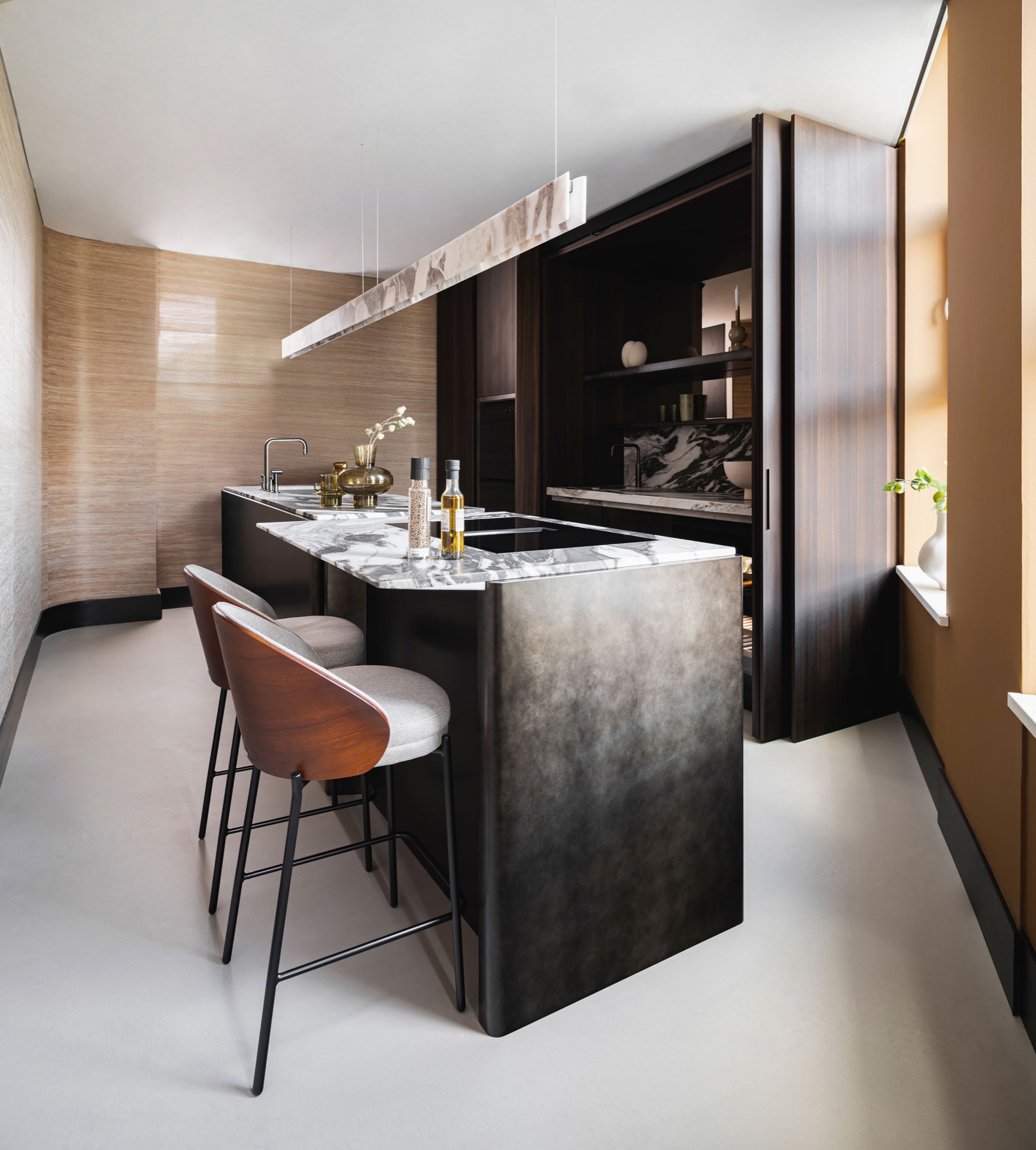 design cucina di lusso: cucina di lusso con piano in marmo e sgabelli, Luxury, Design, Exclusive, Modern, Custom Made, Special, Beautiful