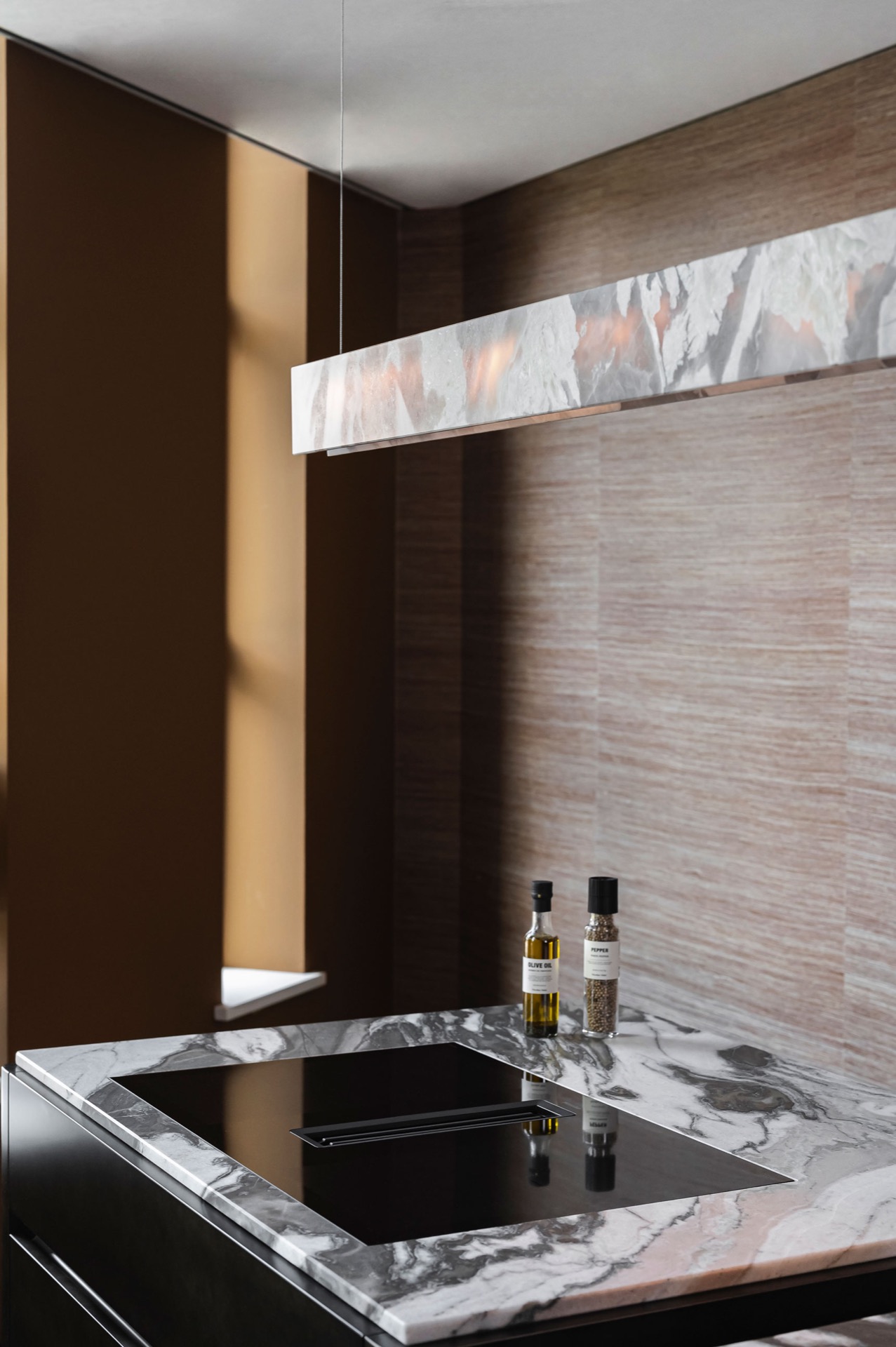design cucina di lusso: piano in marmo con piano cottura integrato e ventola, Luxury, Design, Exclusive, Modern, Custom Made, Special, Beautiful