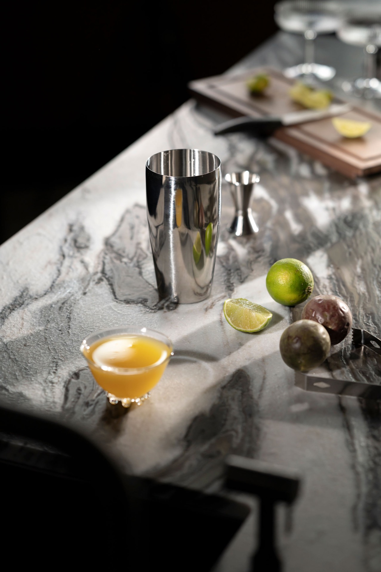 design cucina di lusso: vasi e bicchiere da cocktail su piano in marmo, Luxury, Design, Exclusive, Modern, Custom Made, Special, Beautiful