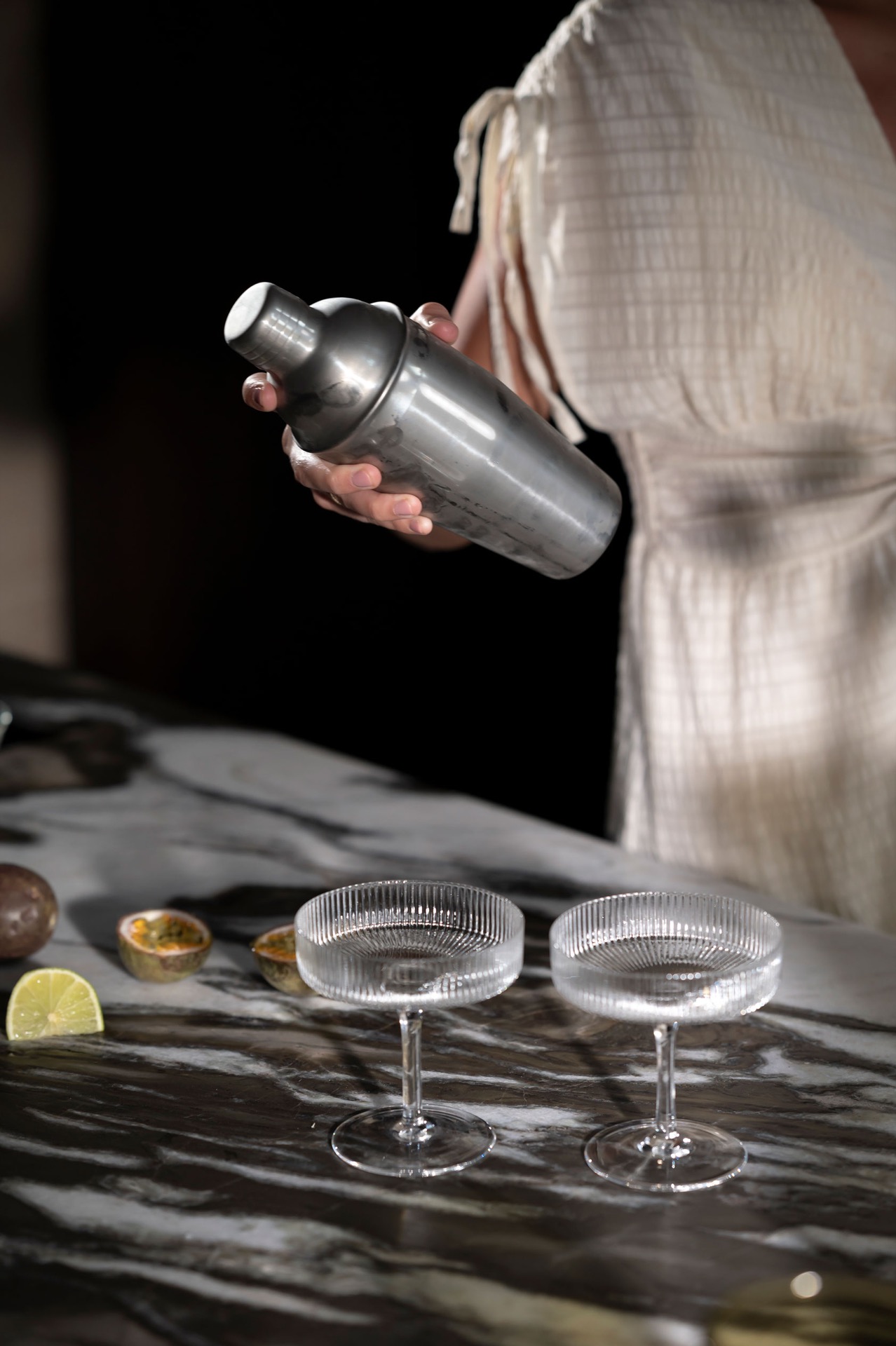 design cucina di lusso: dettaglio di piano in marmo e scaffali per vino in vetro, Luxury, Design, Exclusive, Modern, Custom Made, Special, Beautiful