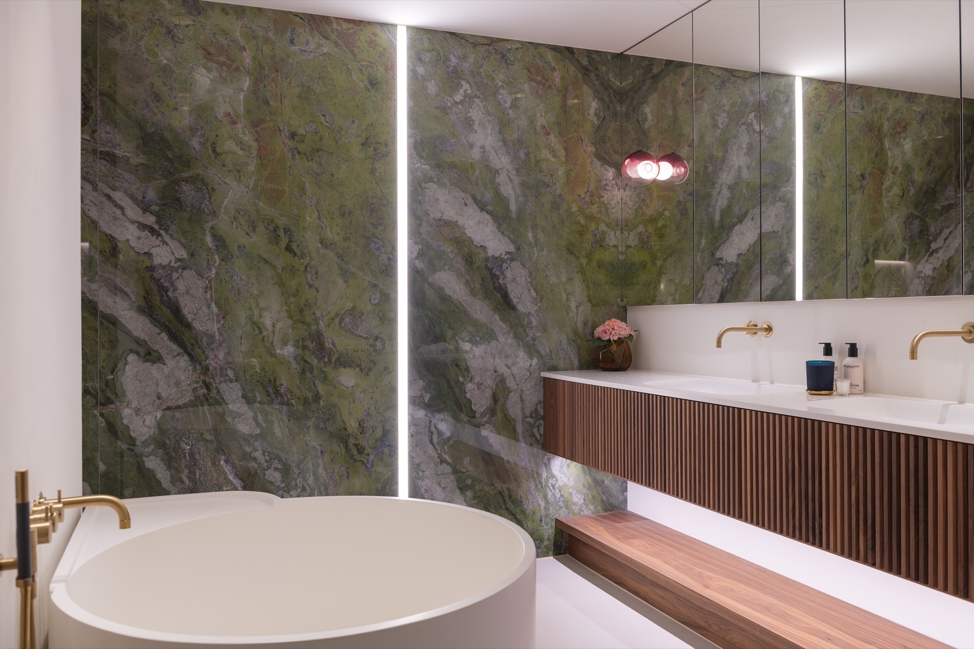 Bagno di lusso idee: bagno moderno con parete in legno e lavabo elegante., Luxury, Design, Exclusive, Modern, Custom Made, Special, Beautiful