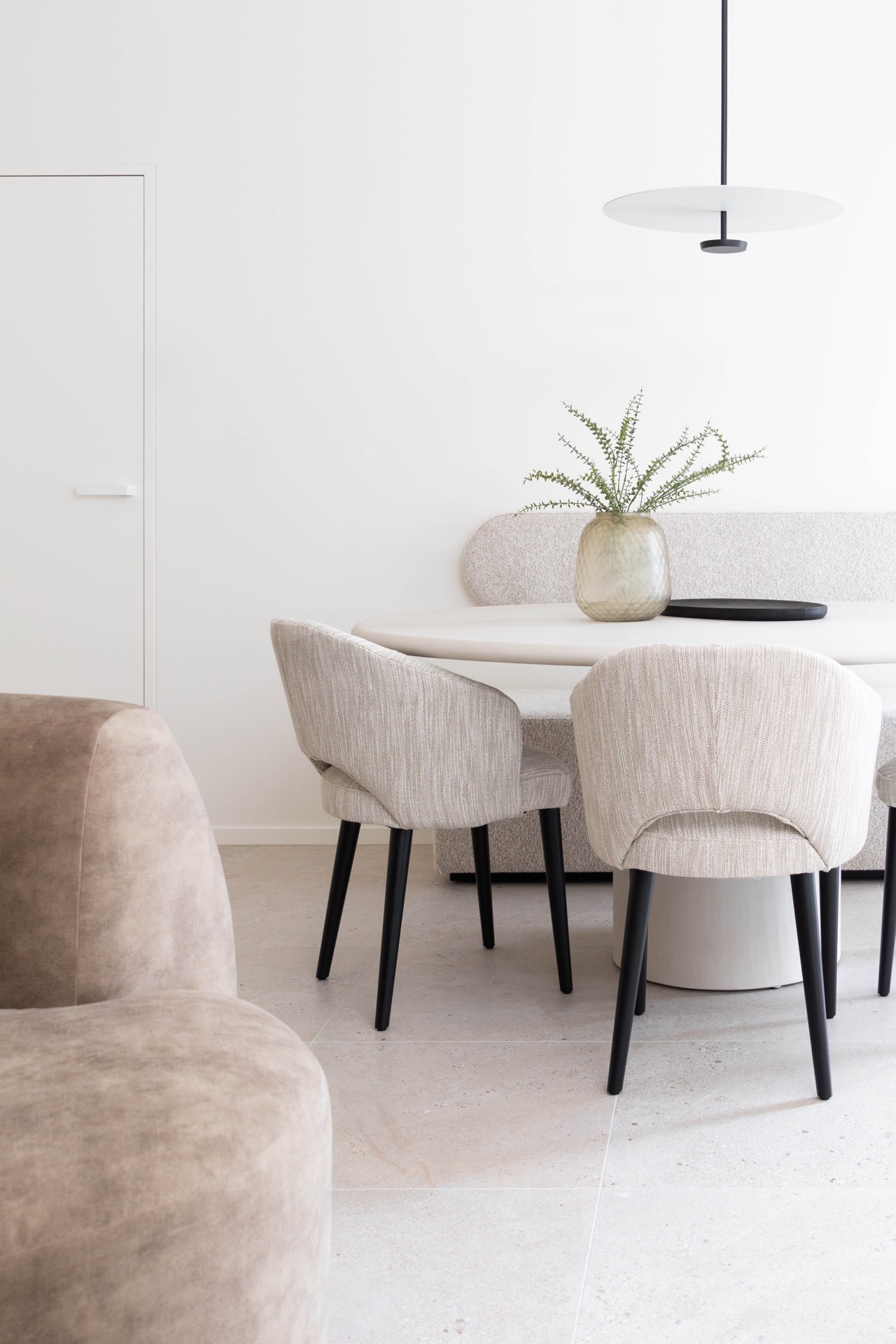 rivestimento in legno per pareti: interni moderni di lusso con tavolo da pranzo e sedute, Luxury, Design, Exclusive, Modern, Custom Made, Special, Beautiful