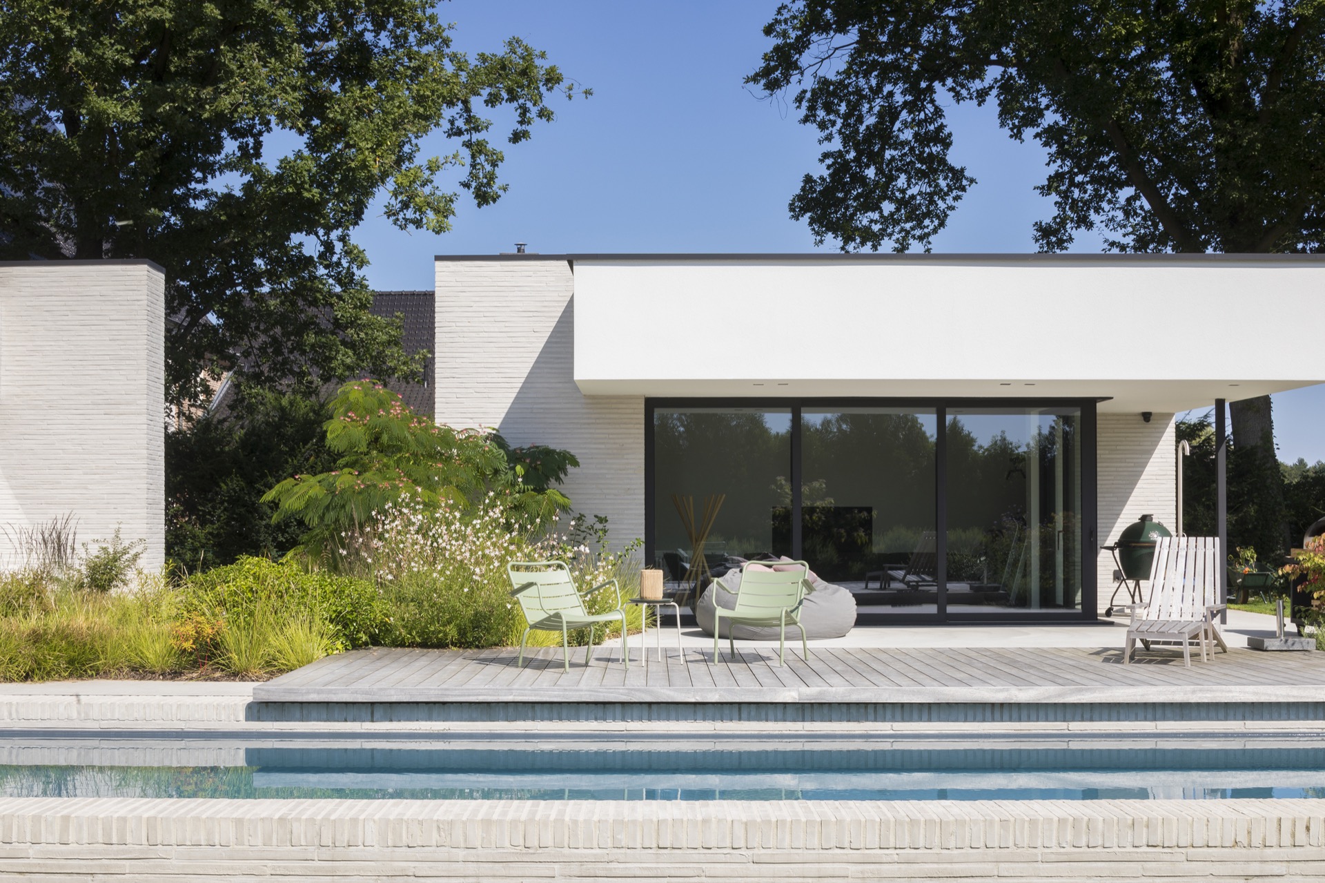 design casa moderna: interno soggiorno con seduta sulla finestra e arte colorata, Luxury, Design, Exclusive, Modern, Custom Made, Special, Beautiful