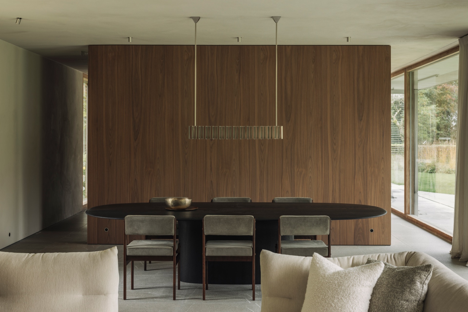 rivestimento in legno per pareti: sala da pranzo con pannelli in legno e sedie, decorazioni naturali, Luxury, Design, Exclusive, Modern, Custom Made, Special, Beautiful